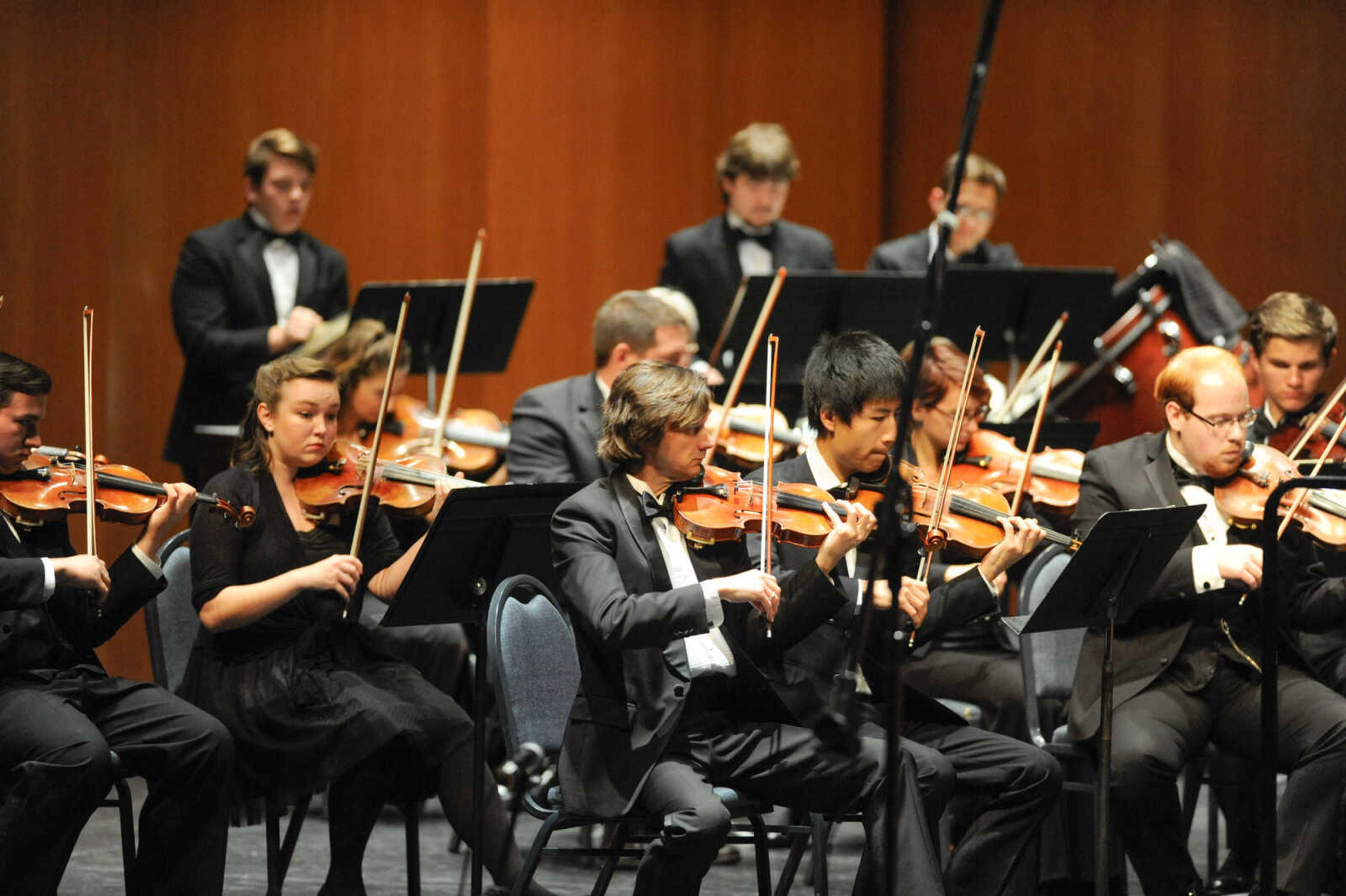 GLENN LANDBERG ~ glandberg@semissourian.com

Southeast Missouri Symphony Orchestra Gala Season Opener at the River Campus Tuesday, Oct. 13, 2015.