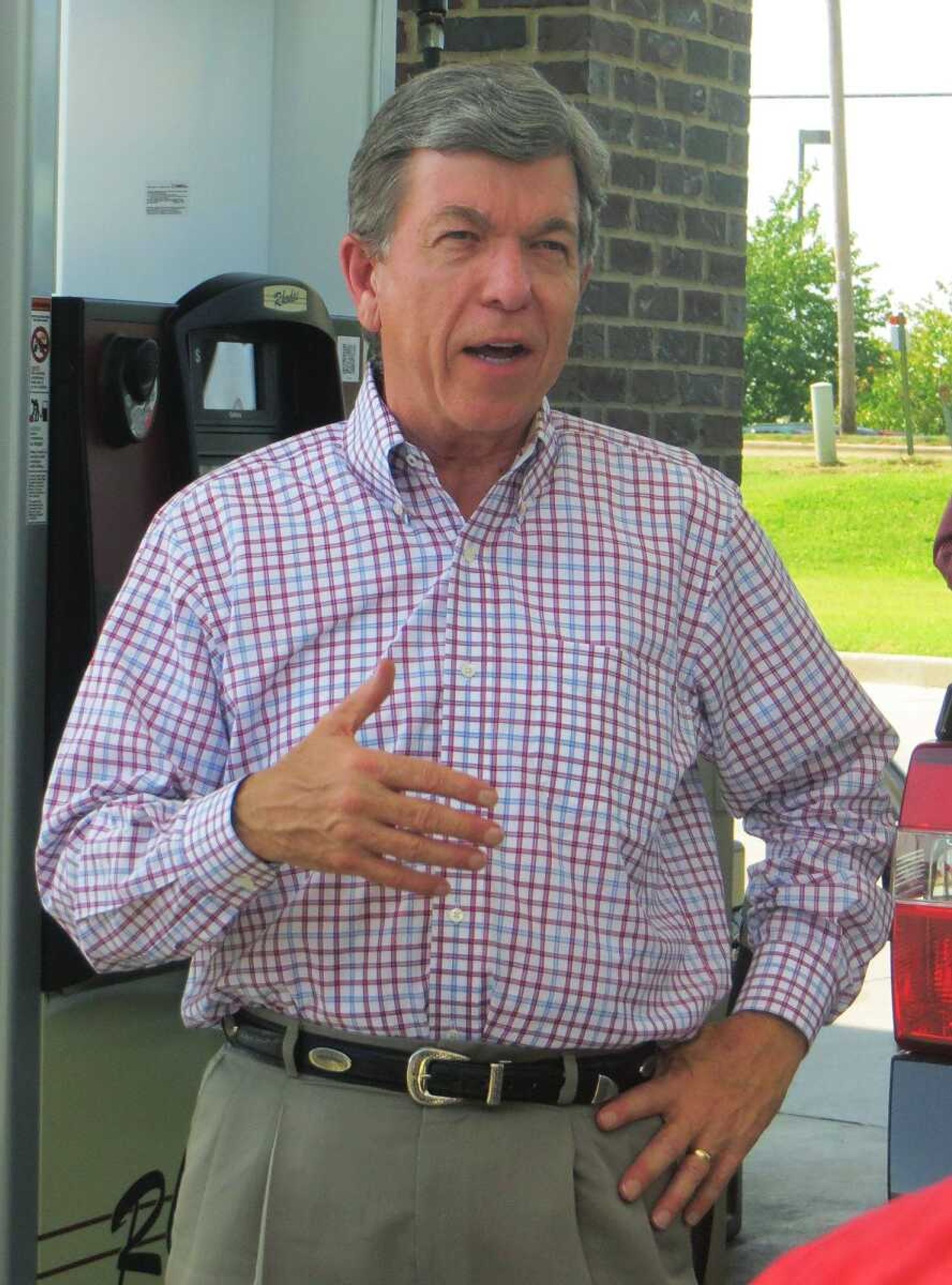 U.S. Sen Roy Blunt speaks about the proposed GAS Act Thursday at Mercato di Rodi in Cape Girardeau.