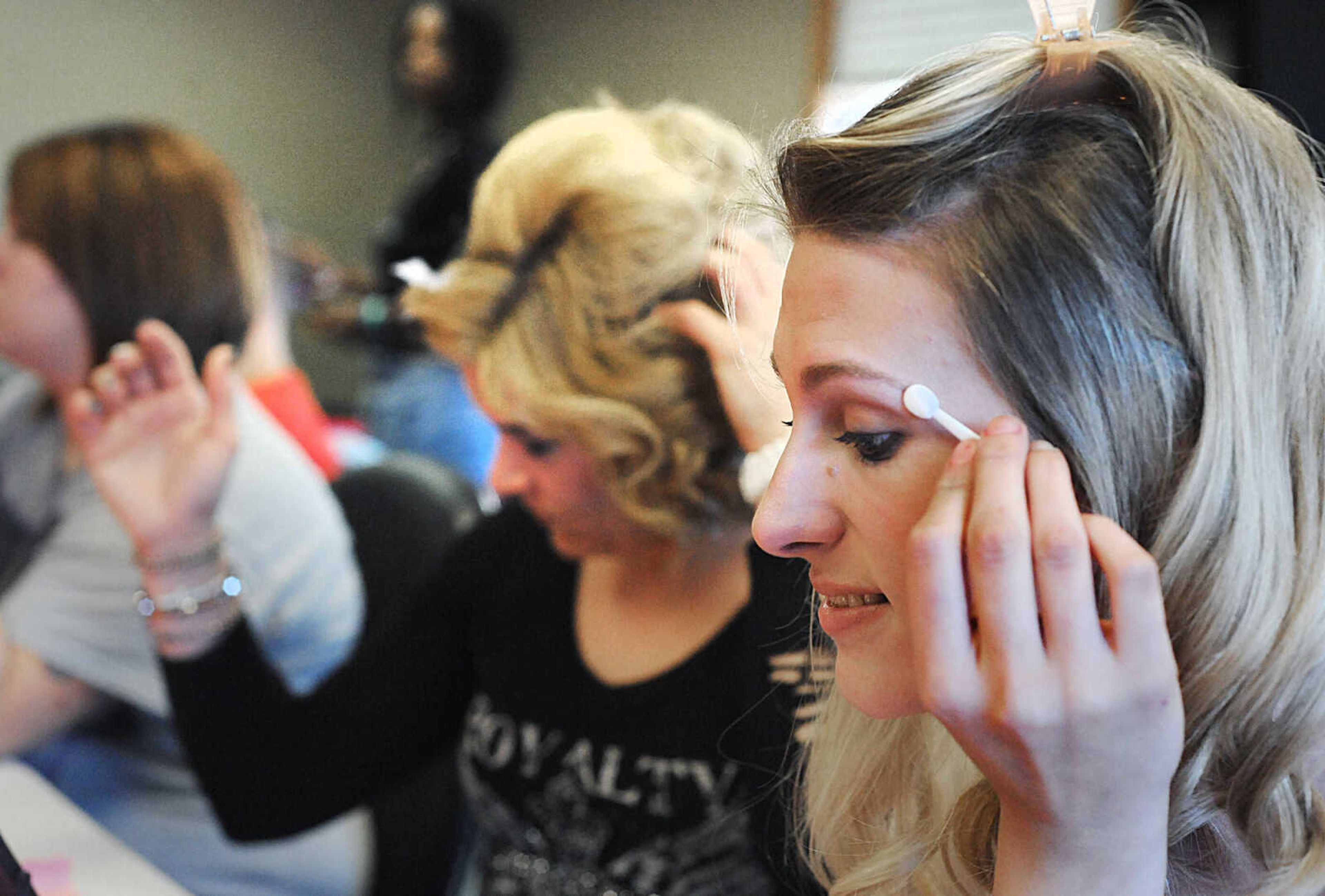 LAURA SIMON ~ lsimon@semissourian.com

Jessica applies a highlighter below her brow line during her makeup session, Wednesday, Oct. 29, 2014, during the members of Gibson Recovery Center Inc.'s Vision House program beauty day. Consultants from Belladona Salon and Spa, Mary Kay, and Eye Candy gave the members a fresh look with an eyebrow threading, haircut and makeup session.