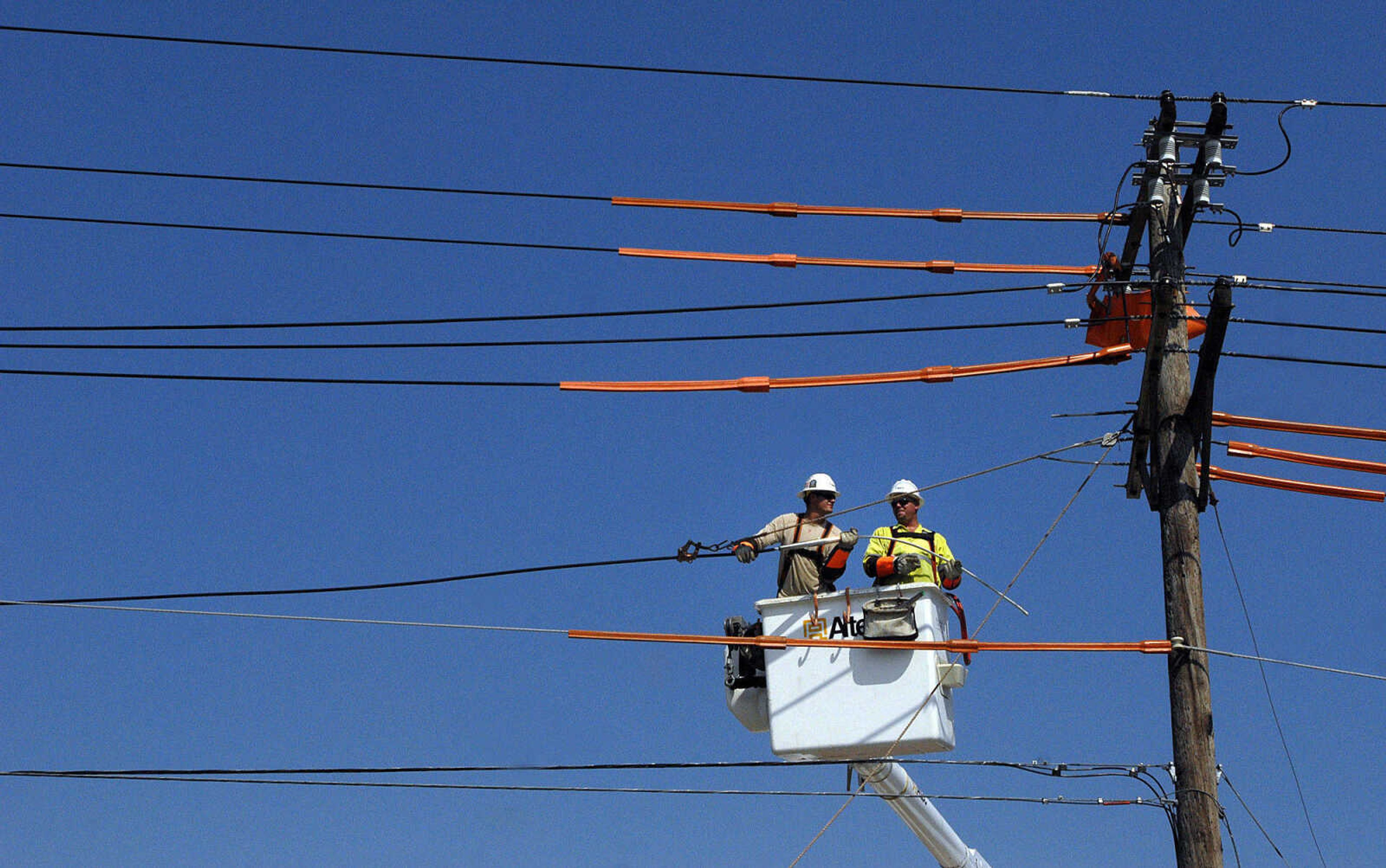 Ameren linemen splice wires to repair downed power lines at Independence and Keller in Cape Girardeau Friday, August 13, 2010. Independence was closed from Sunset to Louisiana during the repairs. (Laura Simon)