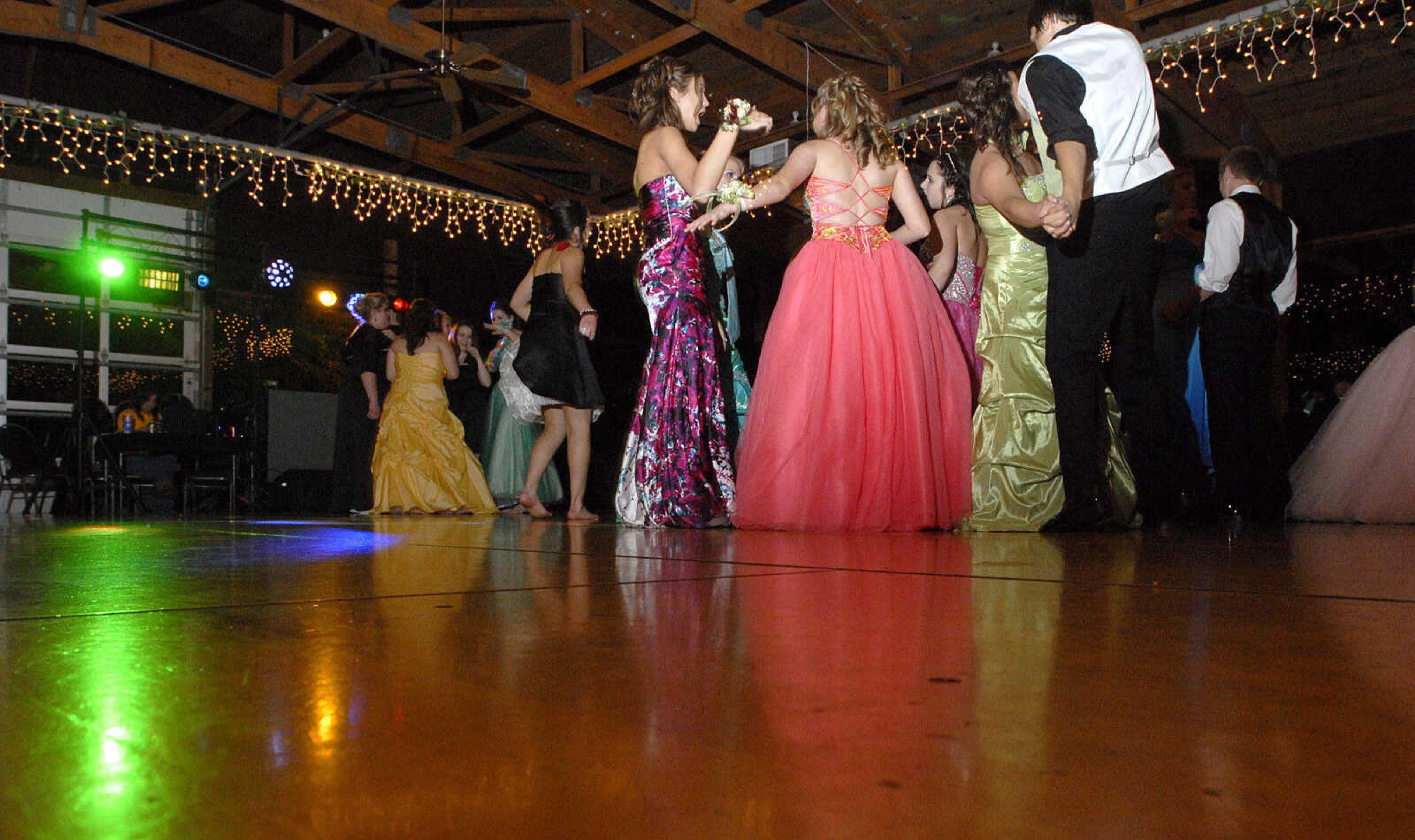 LAURA SIMON~lsimon@semissourian.com
Meadow Heights' prom "A Night to Remember" was held Saturday, April 30, 2011 at Deerfield Lodge.