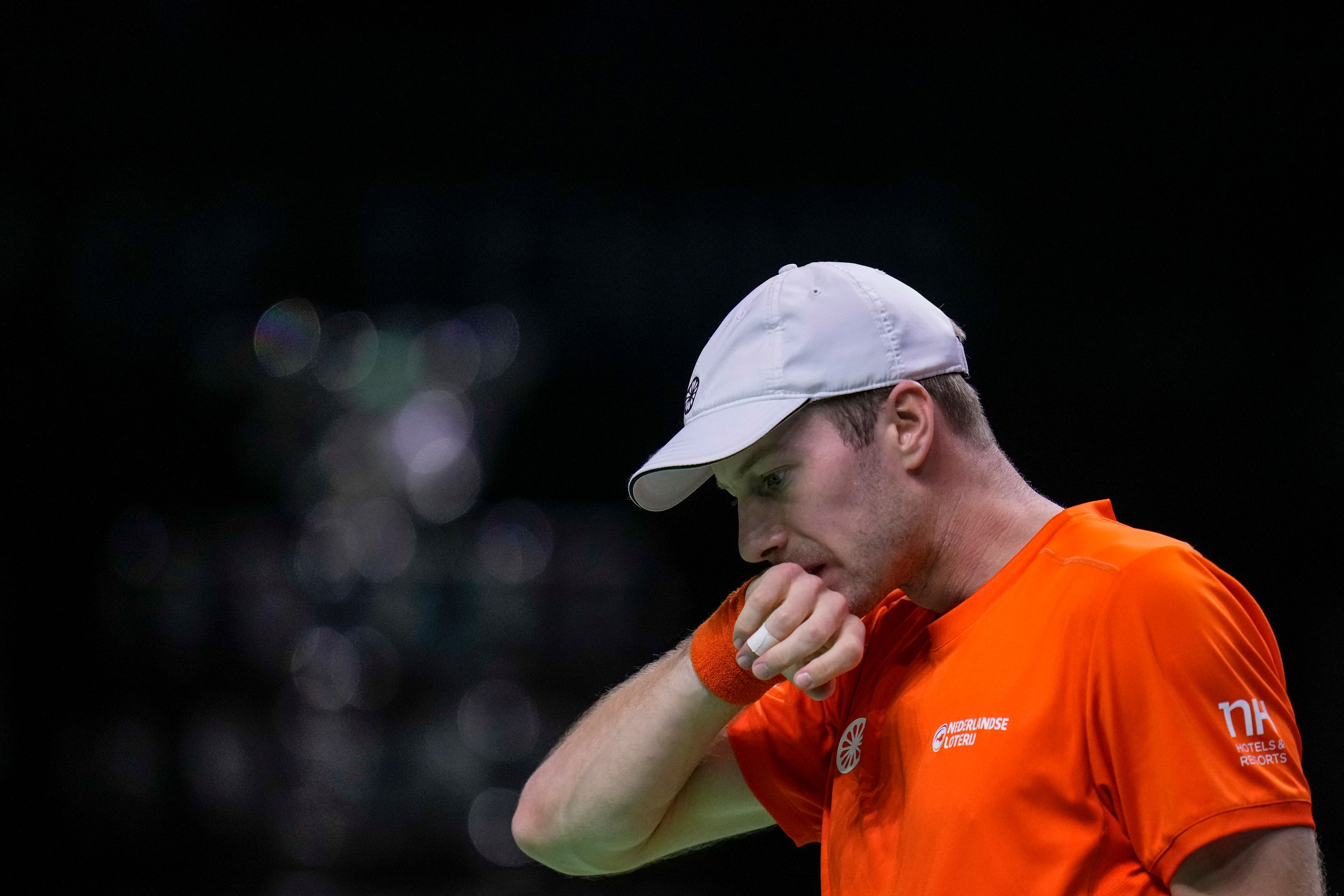 Netherlands' Botic van de Zandschulp reacts during his match against Italy's Matteo Berrettini during the Davis Cup final tennis match between Netherlands and Italy at the Martin Carpena Sports Hall in Malaga, southern Spain, on Sunday, Nov. 24, 2024. (AP Photo/Manu Fernandez)