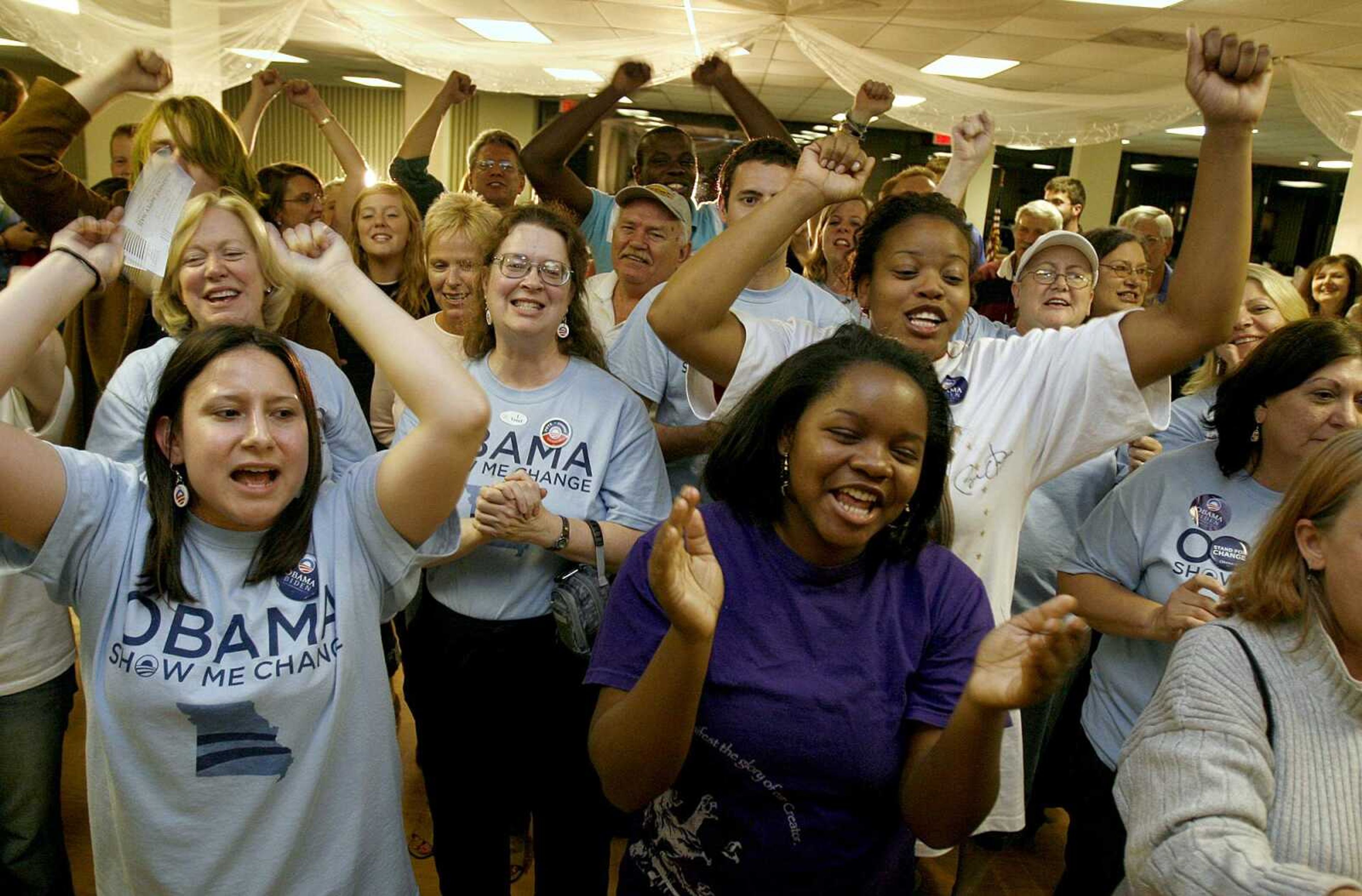 ELIZABETH DODD ~ edodd@semissourian.com
Obama supporters cheer "Yes we did," as Obama takes other states.