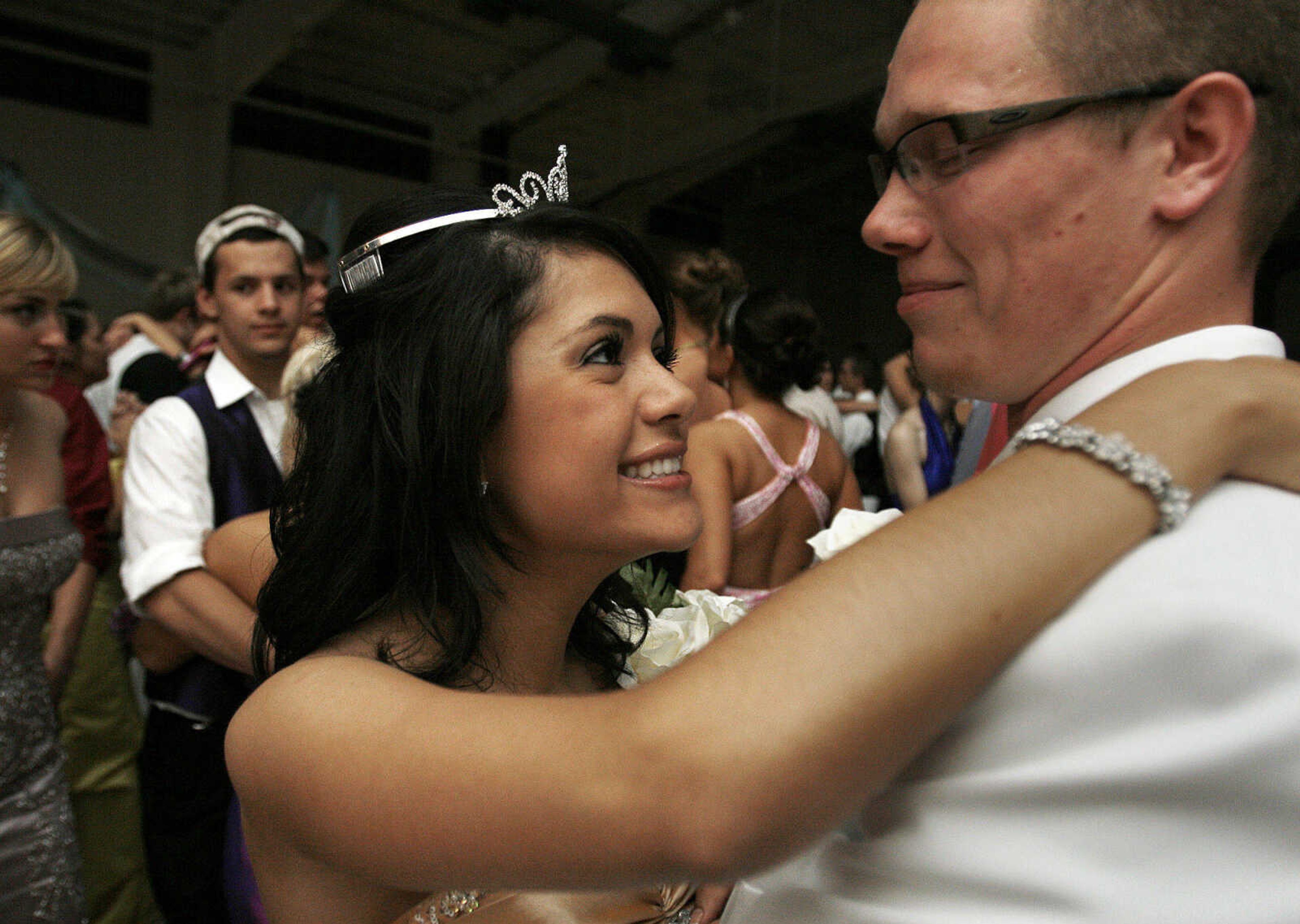 ELIZABETH DODD ~ edodd@semissourian.com
Photos from the 2009 Jackson High School Prom May 9 at the Osage Center.