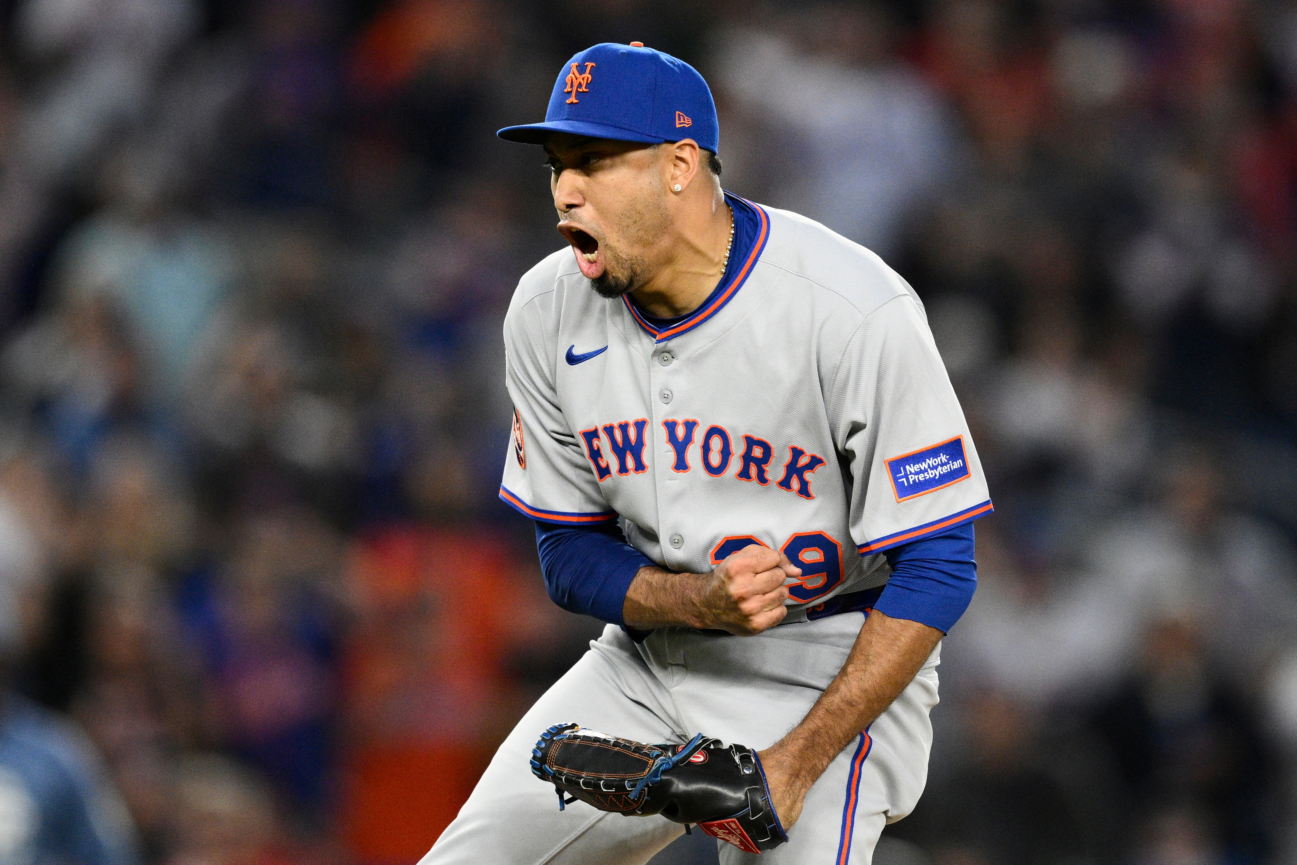 Edwin Díaz agrees to contract with World Series champion Dod