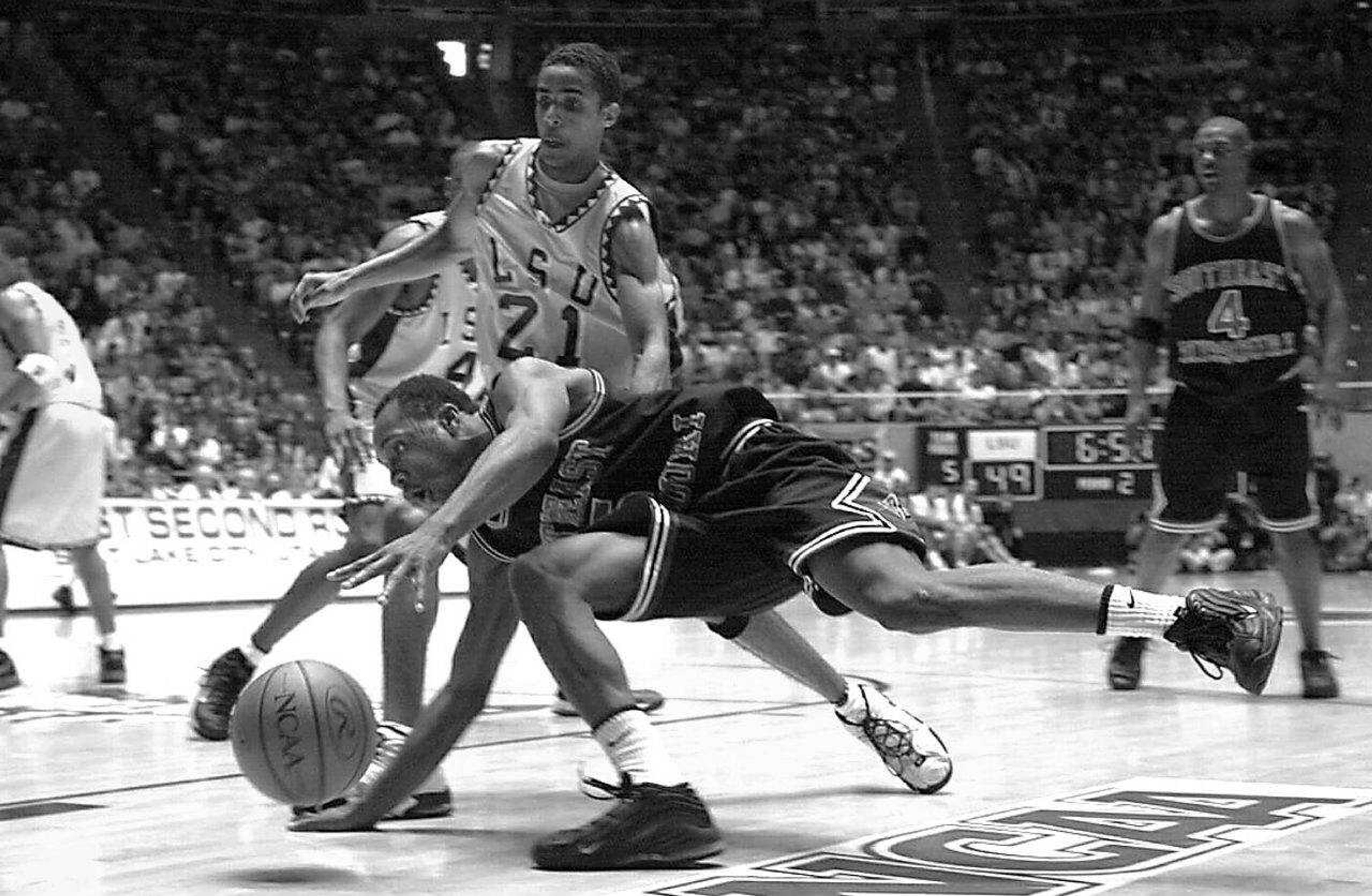 Southeast's Antonio Short stumbled on a drive to the basket but regained control in the last minutes of the game against LSU in the 2000 NCAA Tournament. (Southeast Missourian ~ Fred Lynch)