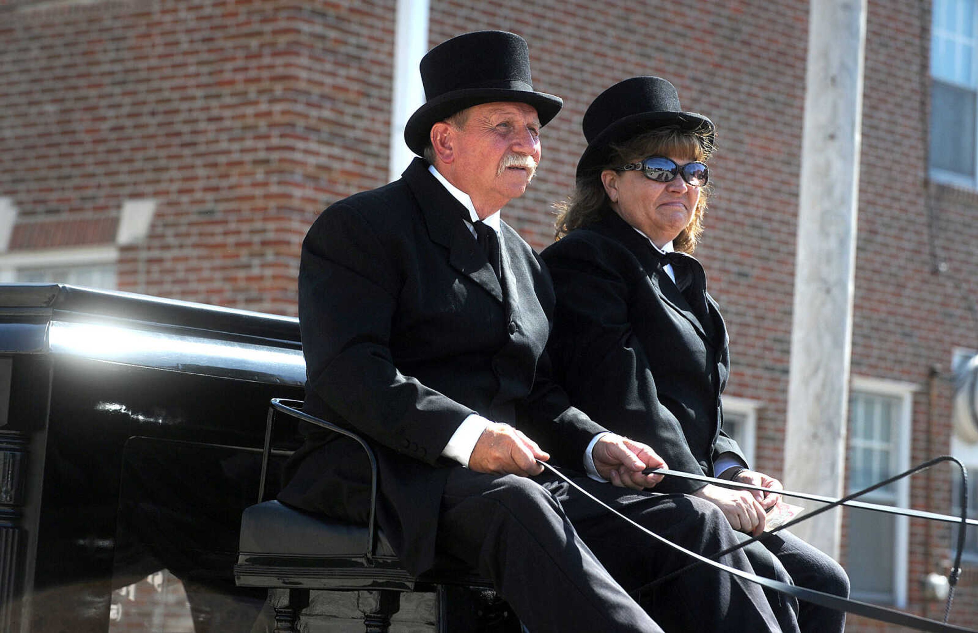 LAURA SIMON ~ lsimon@semissourian.com


People line the sidewalks as old-time horse drawn carriages head down High Street in Jackson, Saturday, July 5, 2014, during the Bicentennial Wagon Trail Parade.