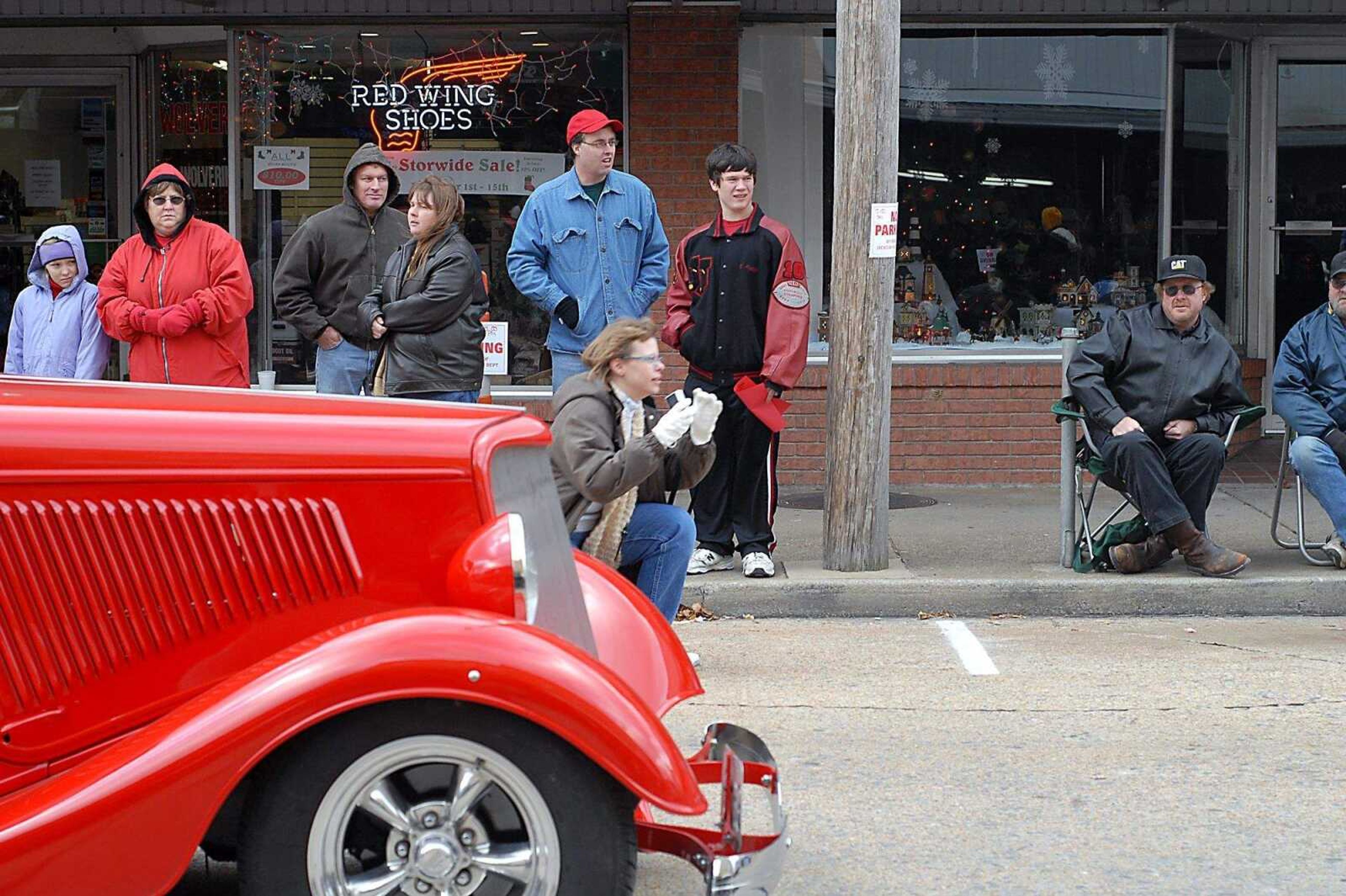 KIT DOYLE ~ kdoyle@semissourian.com
Spectators see classic cars in the Jackson Christmas Parade Saturday, December 6, 2008, along High Street.