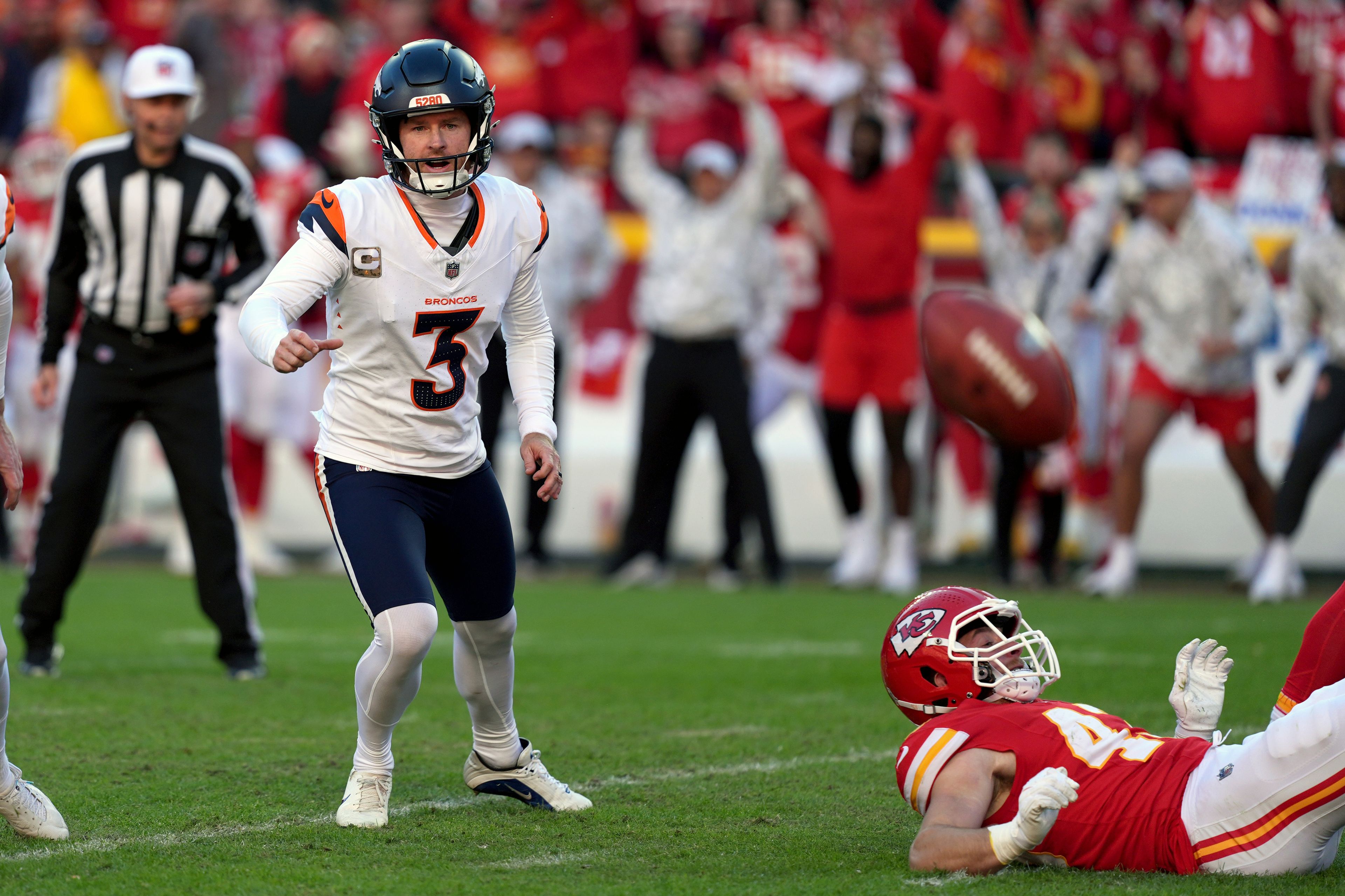 Chiefs block Broncos' potential winner as time expires, hold on for 16-14 win to remain perfect