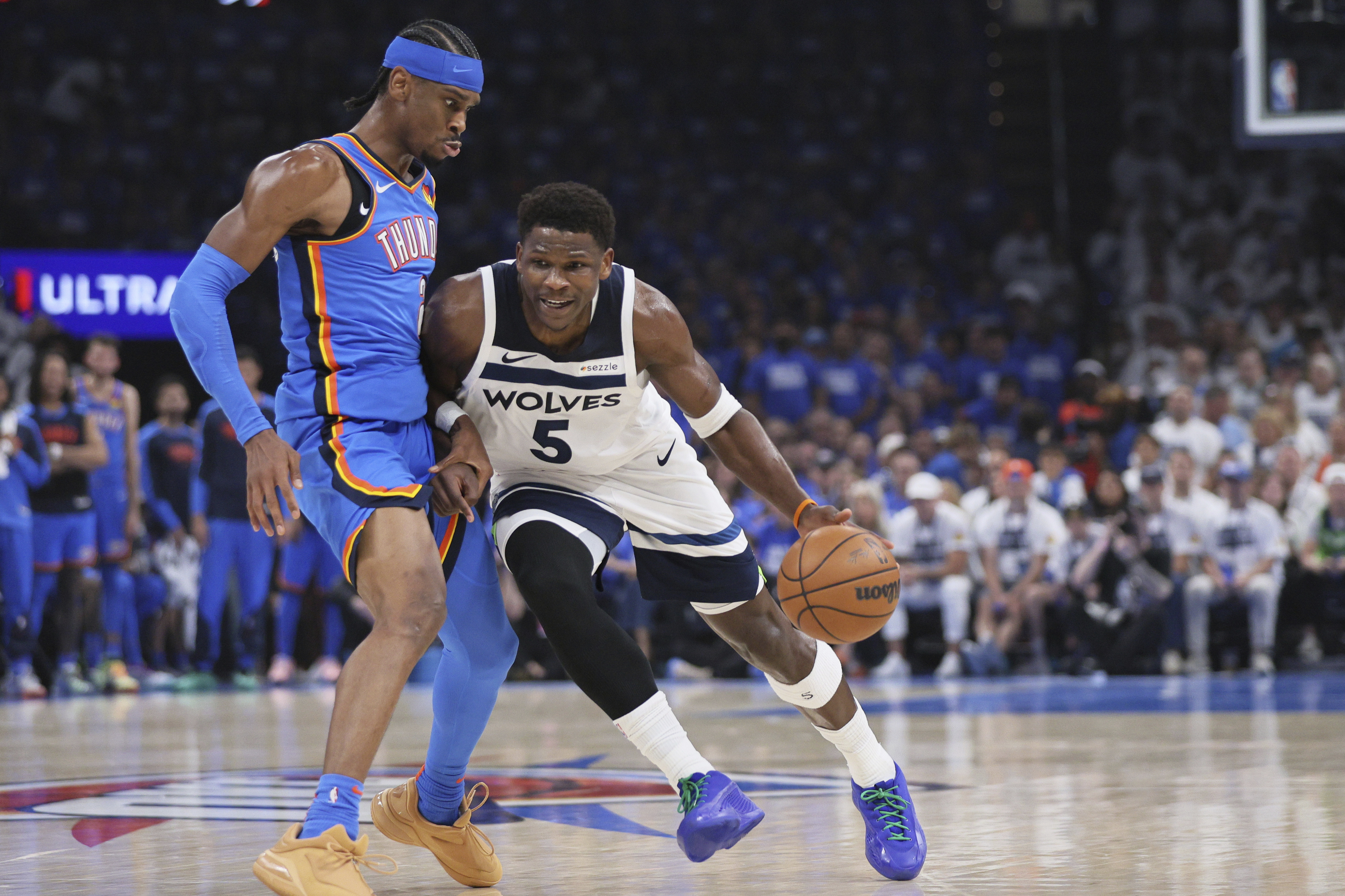 Shai Gilgeous-Alexander scores 34 as Thunder top