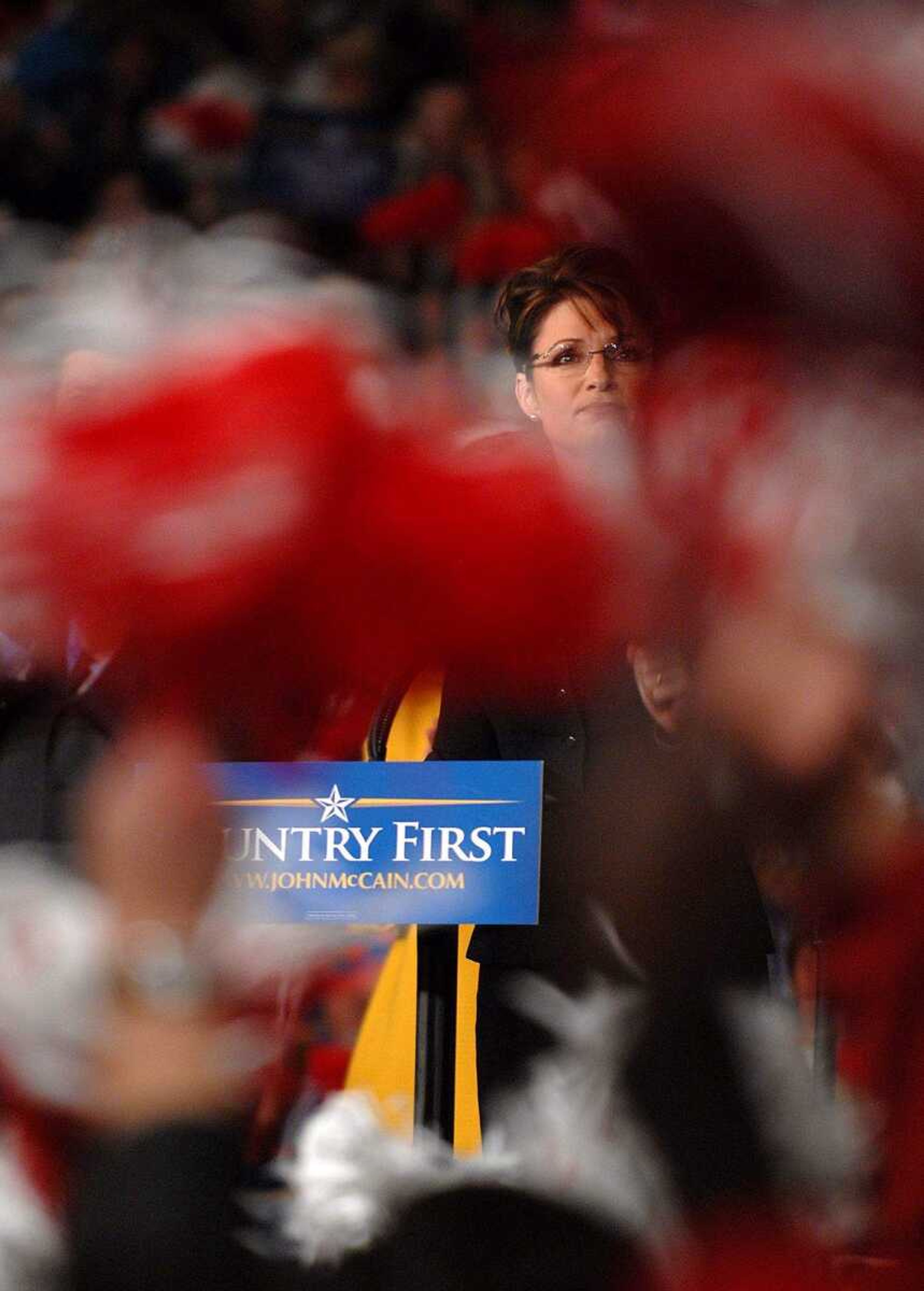 AARON EISENHAUER ~ aeisenhauer@semissourian.com
The crowd cheers Palin waving white and red pompons.