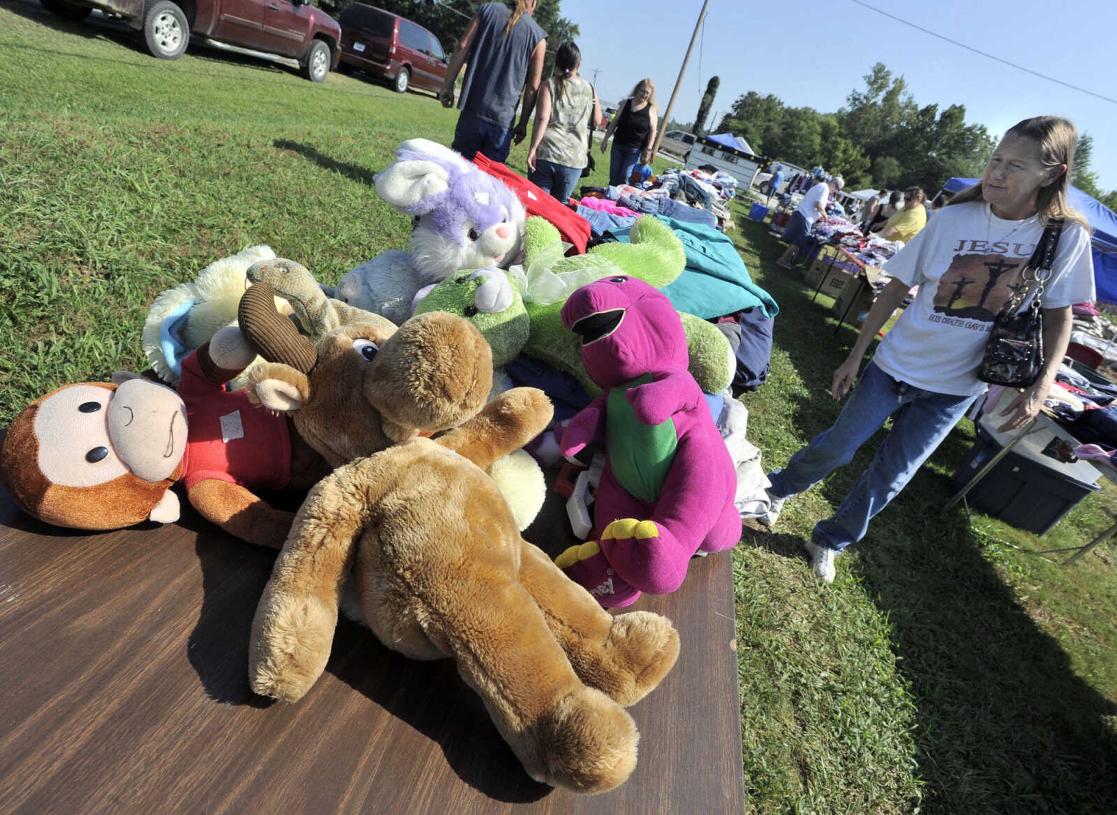 Alanna Skaggs of Scopus, Mo. browses through tables of items during the Highway 61 Yard Sale Saturday, Aug. 31, 2013 in Jackson.