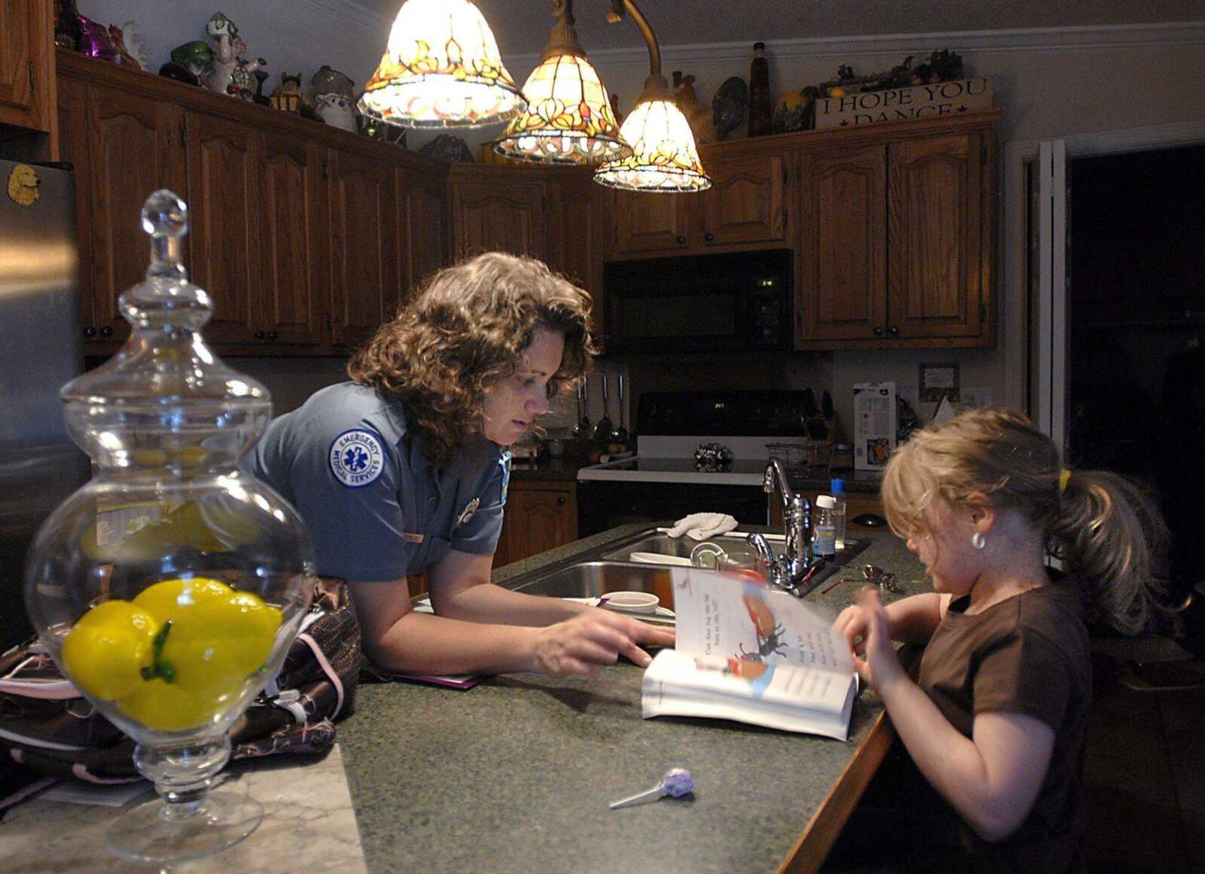 FRED LYNCH ~ flynch@semissourian.com
Kim Beardslee and her daughter, Graycen, start on homework after getting home from school.