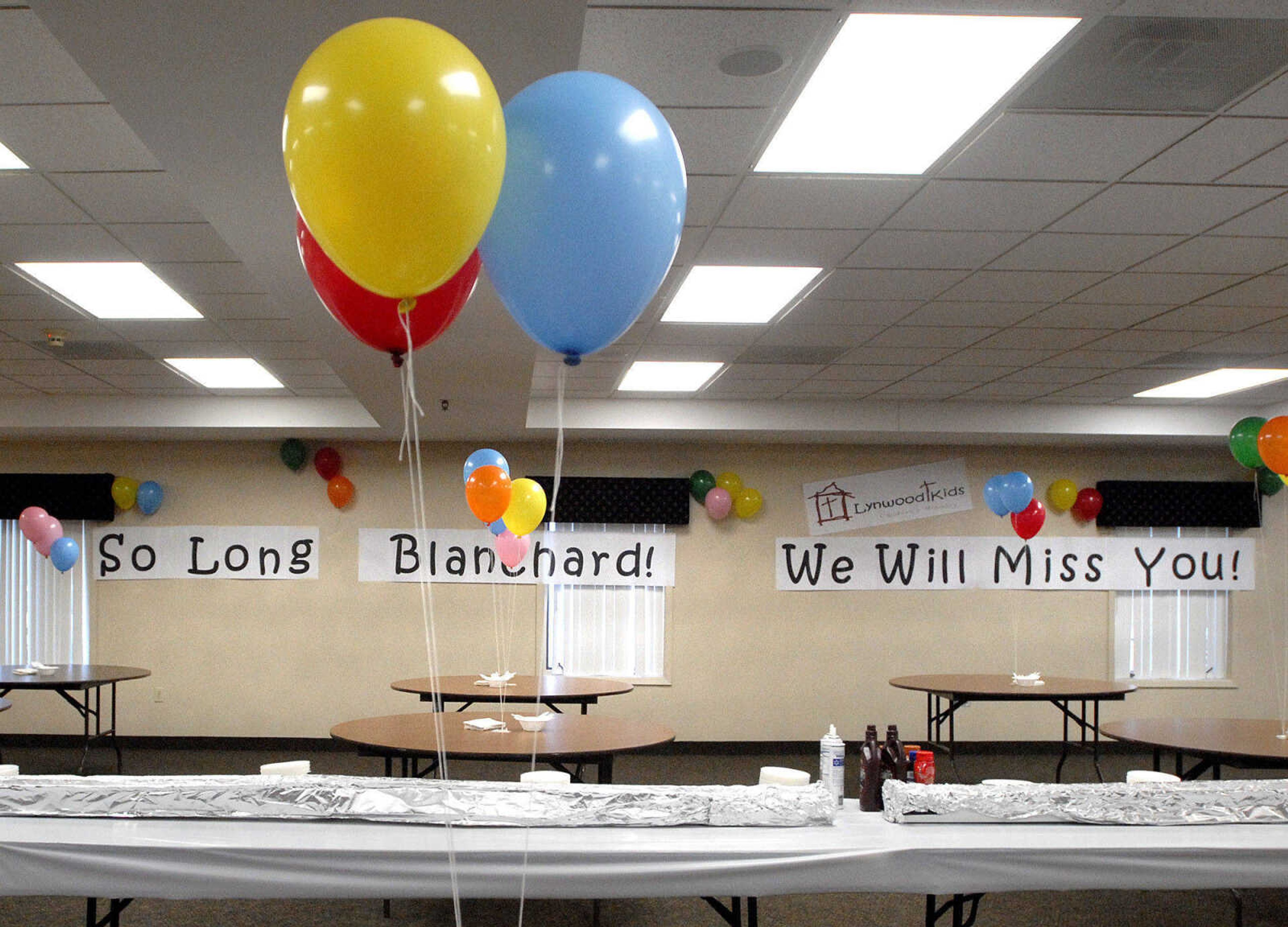 LAURA SIMON ~ lsimon@semissourian.com
Lynwood Baptist Church sends off Blanchard Elementary with a treat of a giant banana split Wednesday afternoon, January 25, 2012 in Cape Girardeau.