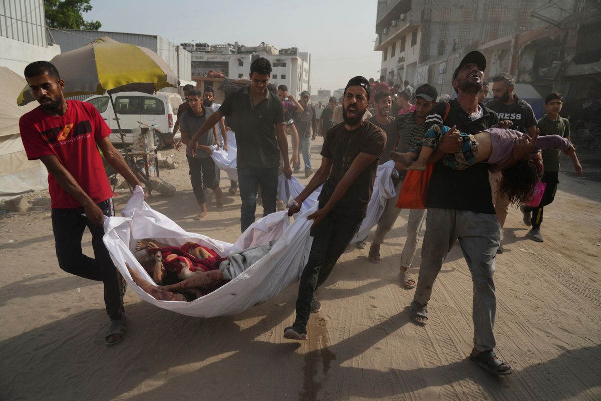 Israeli strikes kill journalists, aid-seekers as Australia backs Palestinian statehood
