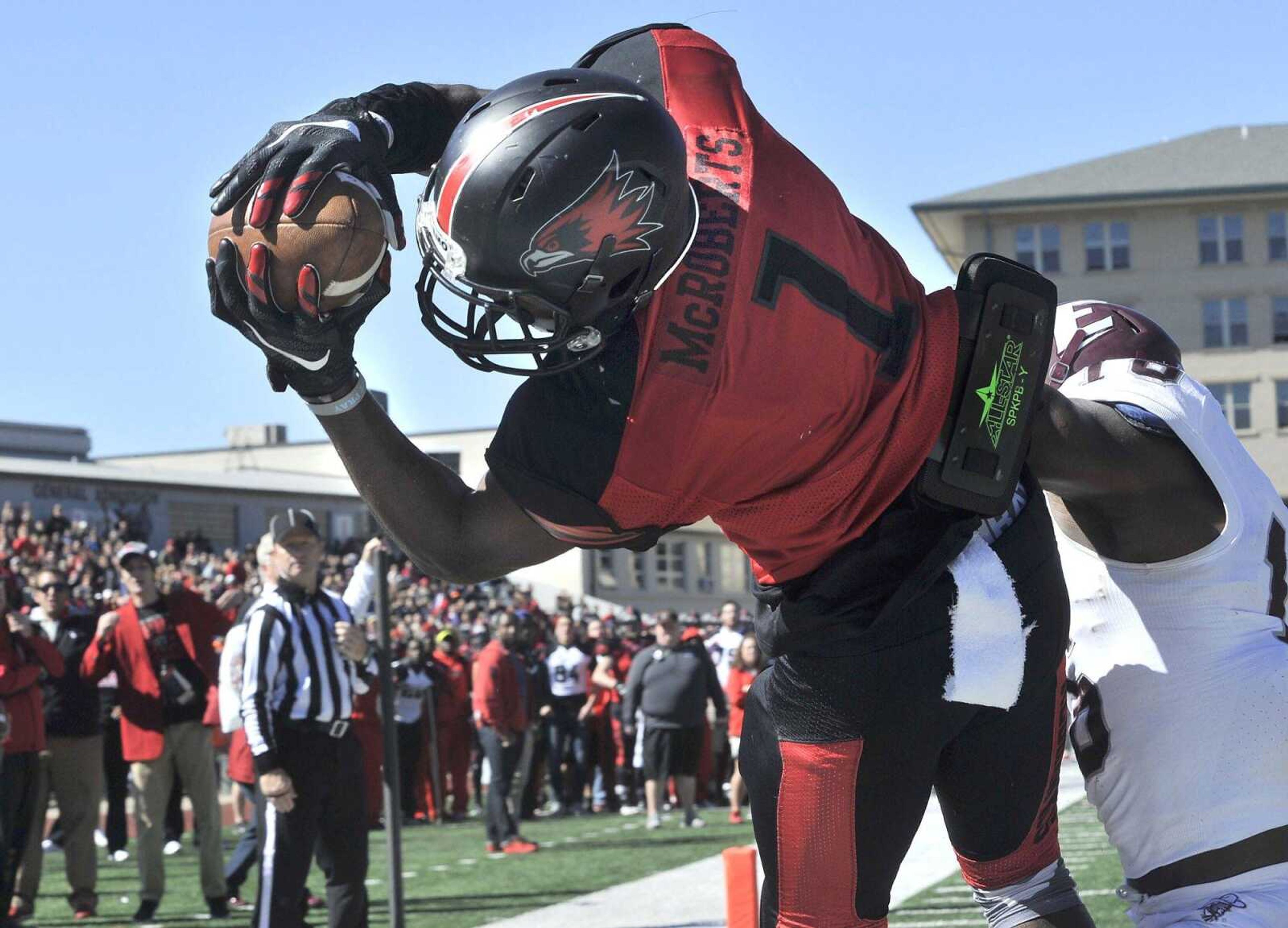 Southeast Missouri State's Paul McRoberts hauls in a 3-yard pass from Dante Vandeven to score a touchdown against Eastern Kentucky during the first quarter Saturday, Oct. 17, 2015 at Houck Stadium. (Fred Lynch)