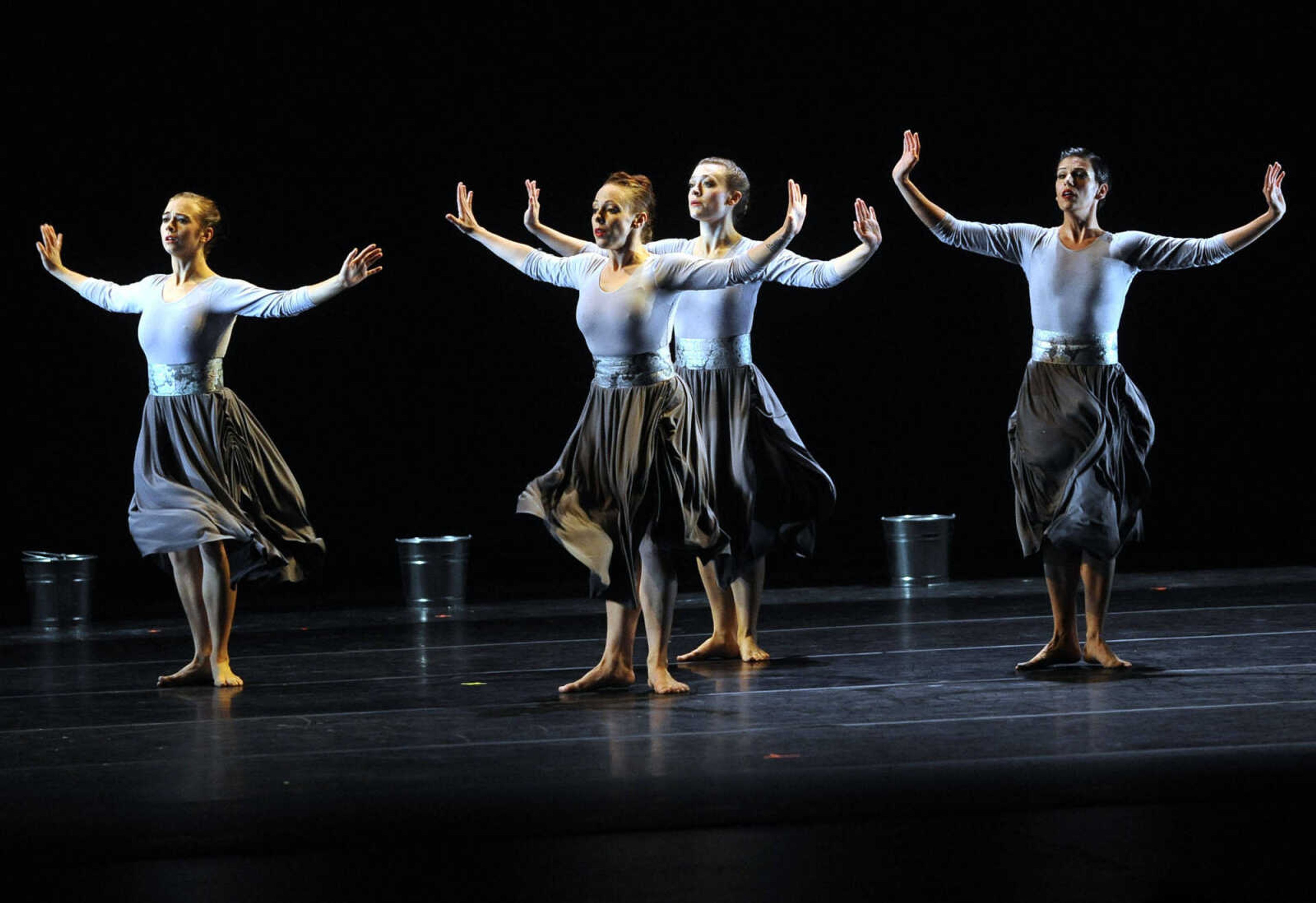 Common Thread Contemporary Dance Company performs "One" in the Dance St. Louis production of New Dance Horizons II.