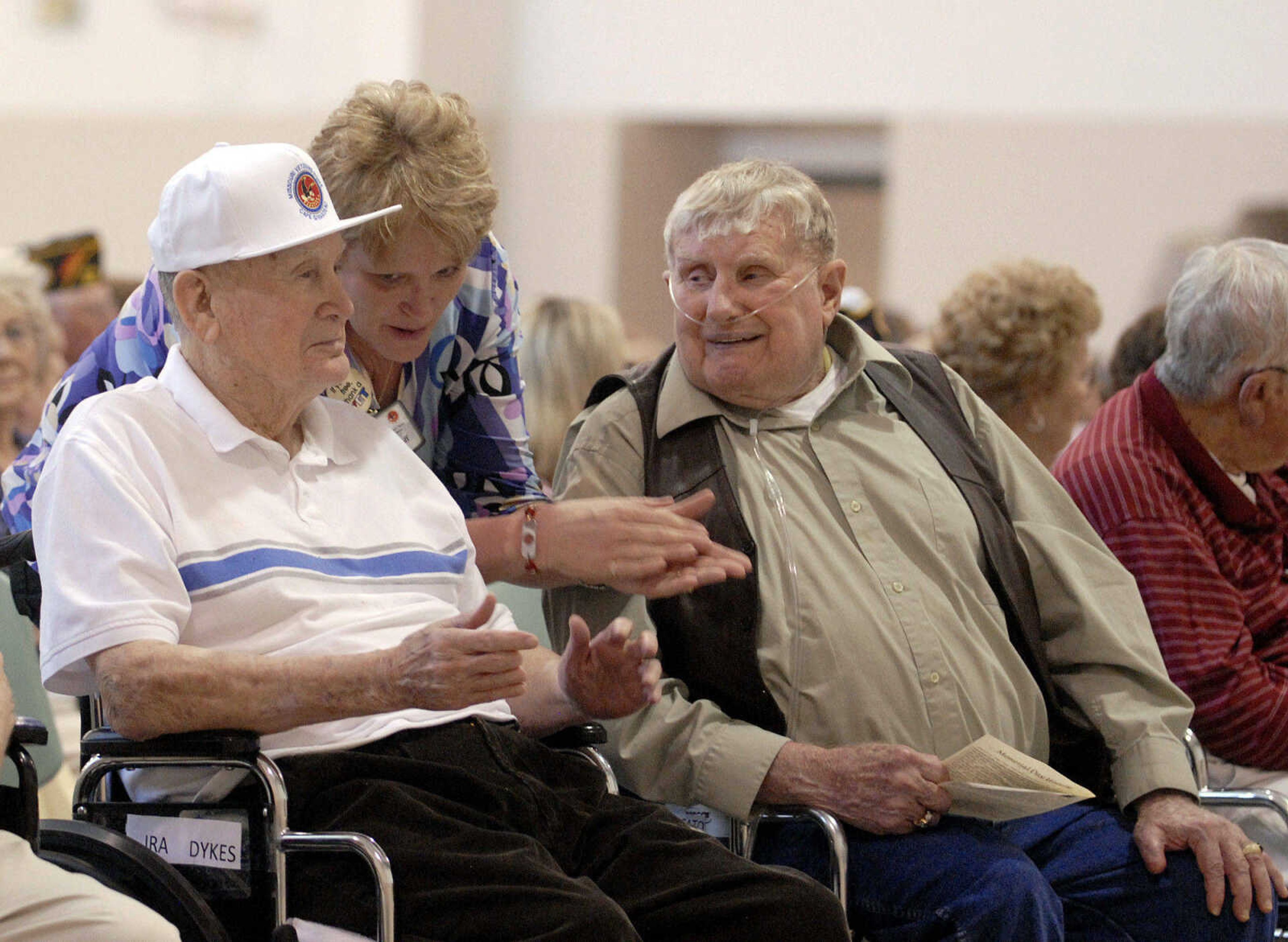 LAURA SIMON~lsimon@semissourian.com
Veterans Ira Dykes, left, and Verdell Cato start to clap along with the music from the Cape Girardeau Municipal Band during the Memorial Day service Monday, May 30, 2011 at the Osage Centre in Cape Girardeau.