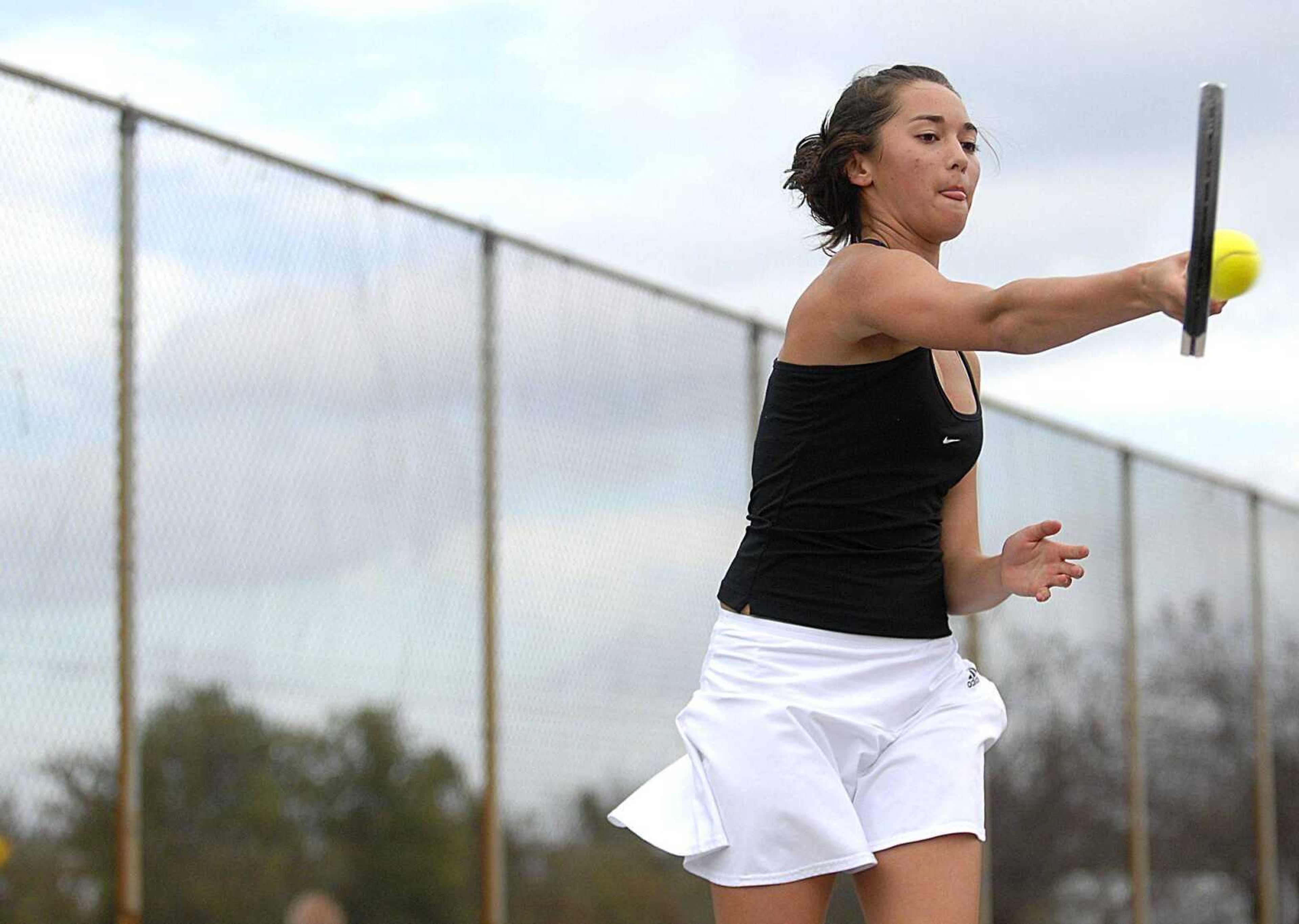 AARON EISENHAUER ~ aeisenhauer@semissourian.com
Jackson's Alison Keiper returns the ball Wednesday during a doubles match against Central.