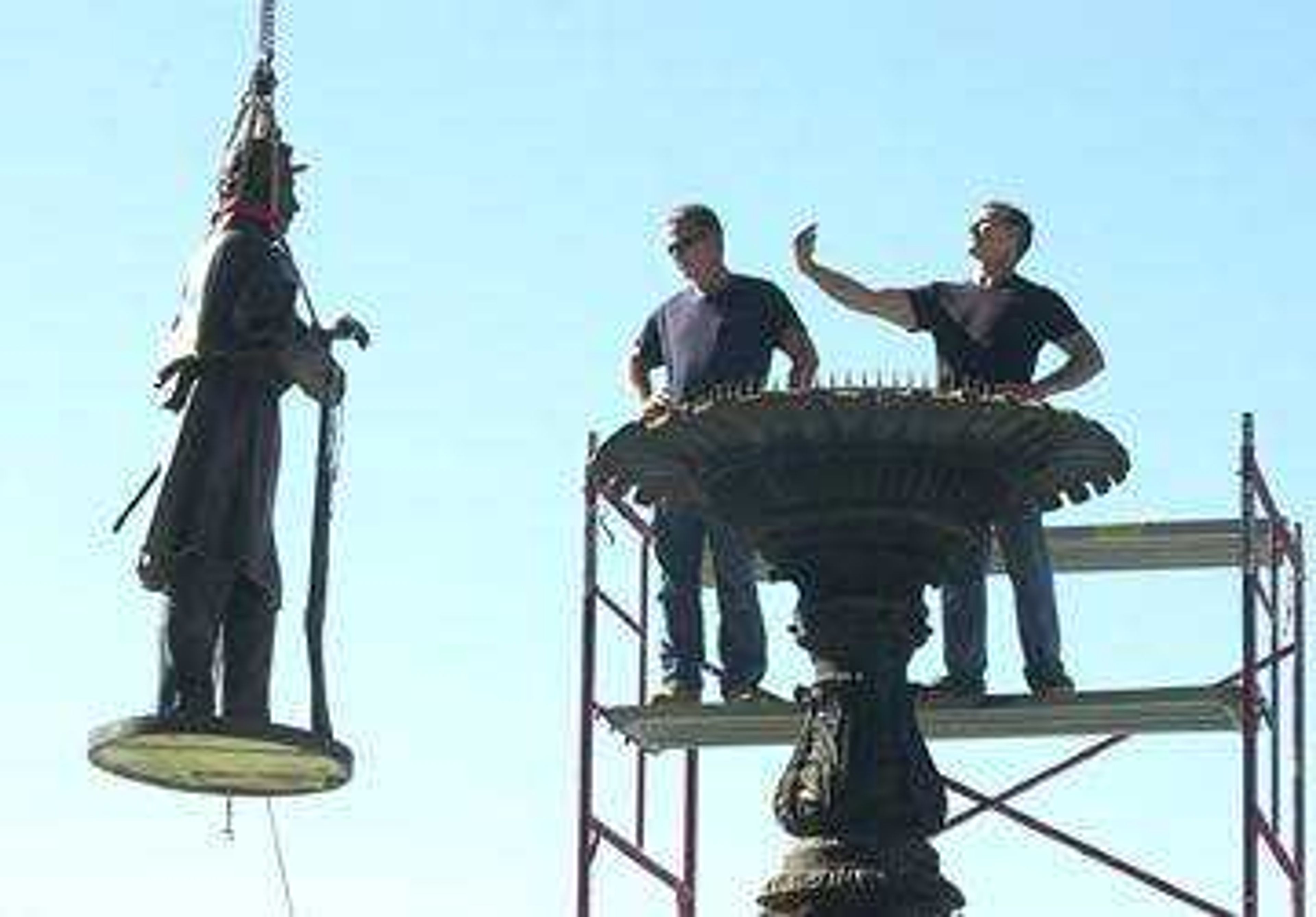 Alan Gibson directed the statue as Pee Wee Keys waited to assist with installation.