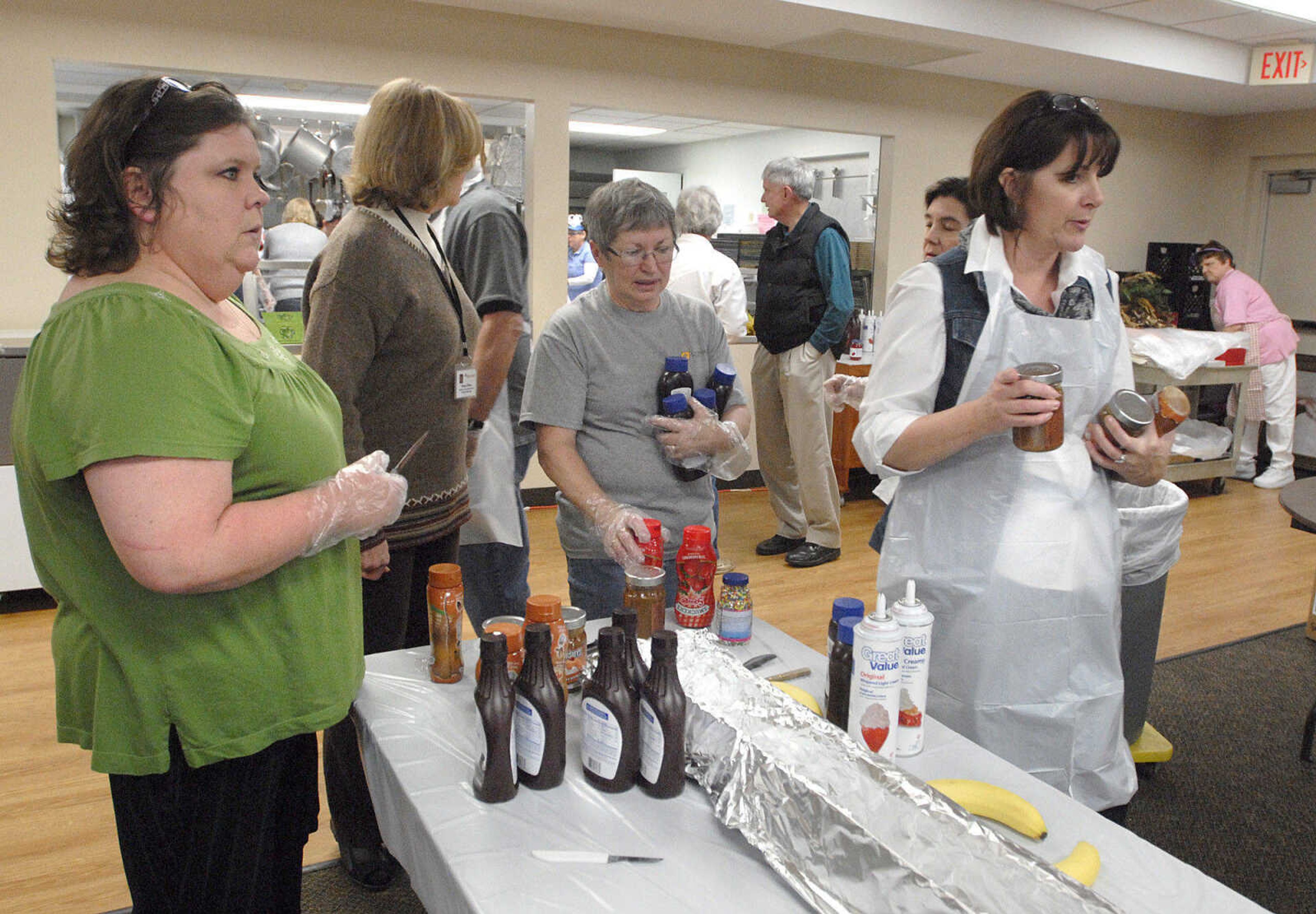 LAURA SIMON ~ lsimon@semissourian.com
Volunteers from Lynwood Baptist Church prepare to create a 30-foot long banana split Wednesday afternoon, January 25, 2012 at Lynwood Baptist Church in Cape Girardeau.