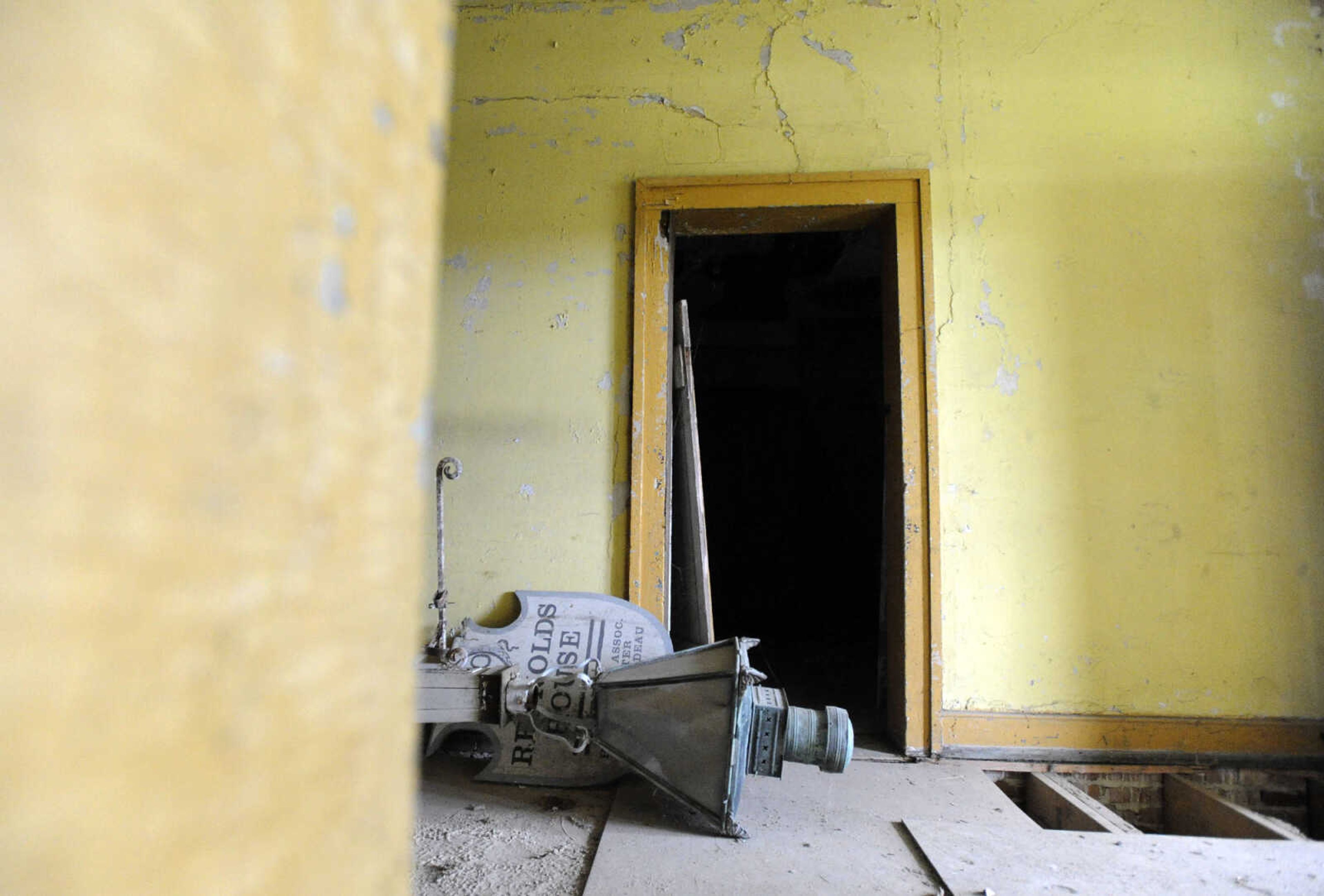 LAURA SIMON ~ lsimon@semissourian.com

The entryway of the historic Reynolds House is seen on Monday afternoon, May 2, 2016. The Cape Girardeau house, which stands at 623 N. Main Street, was built in 1857.