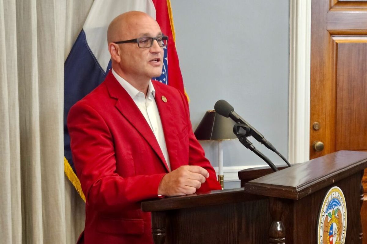 ‘Just pick’: Missouri clerks dispute claim that switching co...