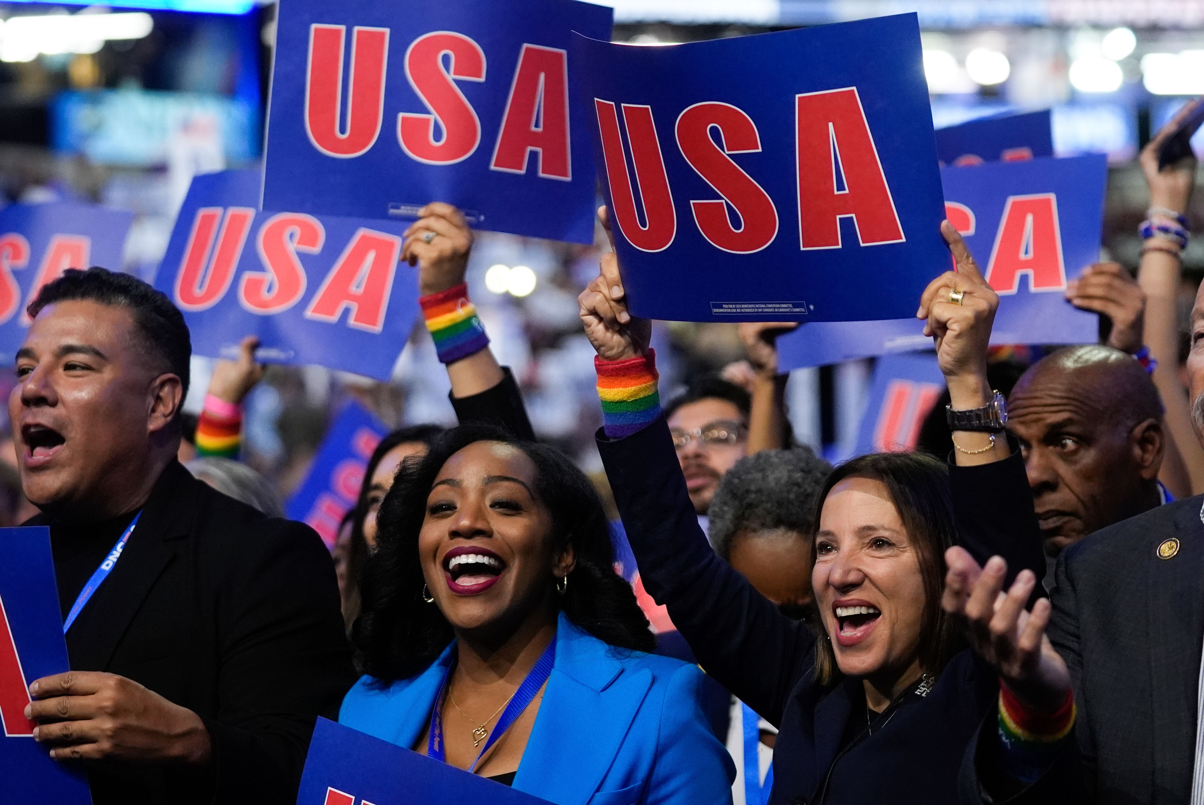 California delegates cheer during the Democratic National Convention Wednesday, Aug. 21, 2024, in Chicago. (AP Photo/Erin Hooley)