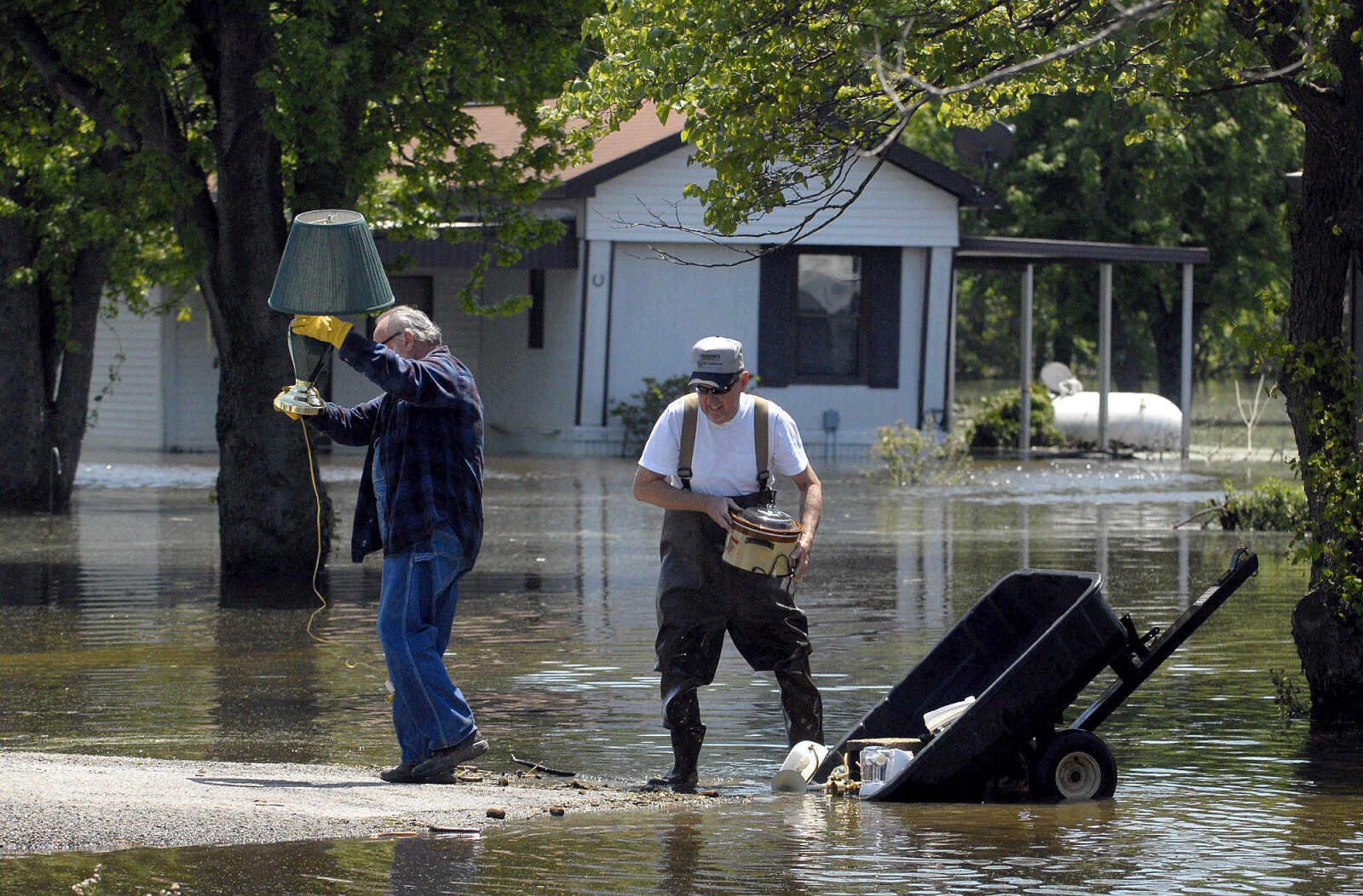 LAURA SIMON~lsimon@semissourian.com
William Vaughn, left, helps his nephew Larry Vaughn move belongings from his flooded home along Illinois Route 3 in Olive Branch, Ill. Thursday, May 5, 2011.