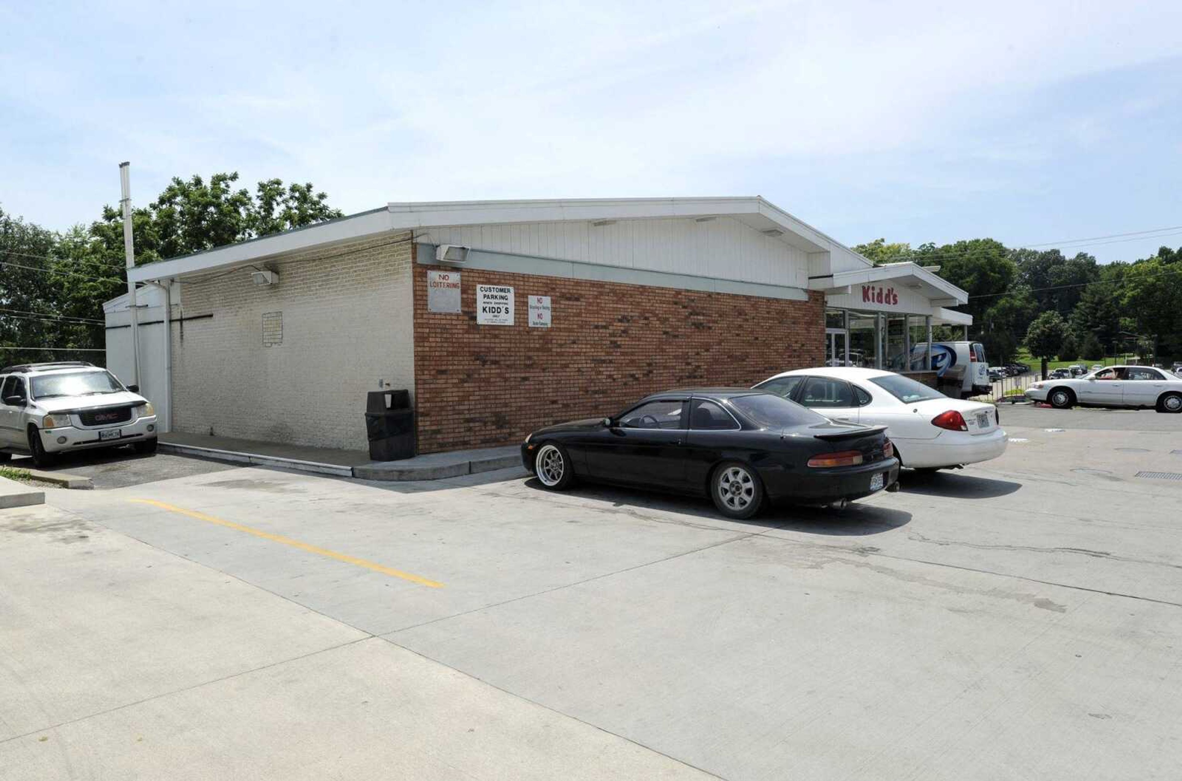 Kidd's gas station and convenience store is seen Tuesday at 1325 Broadway in Cape Girardeau. Proposed renovations include relocating the drive-through window to the east side of the building.