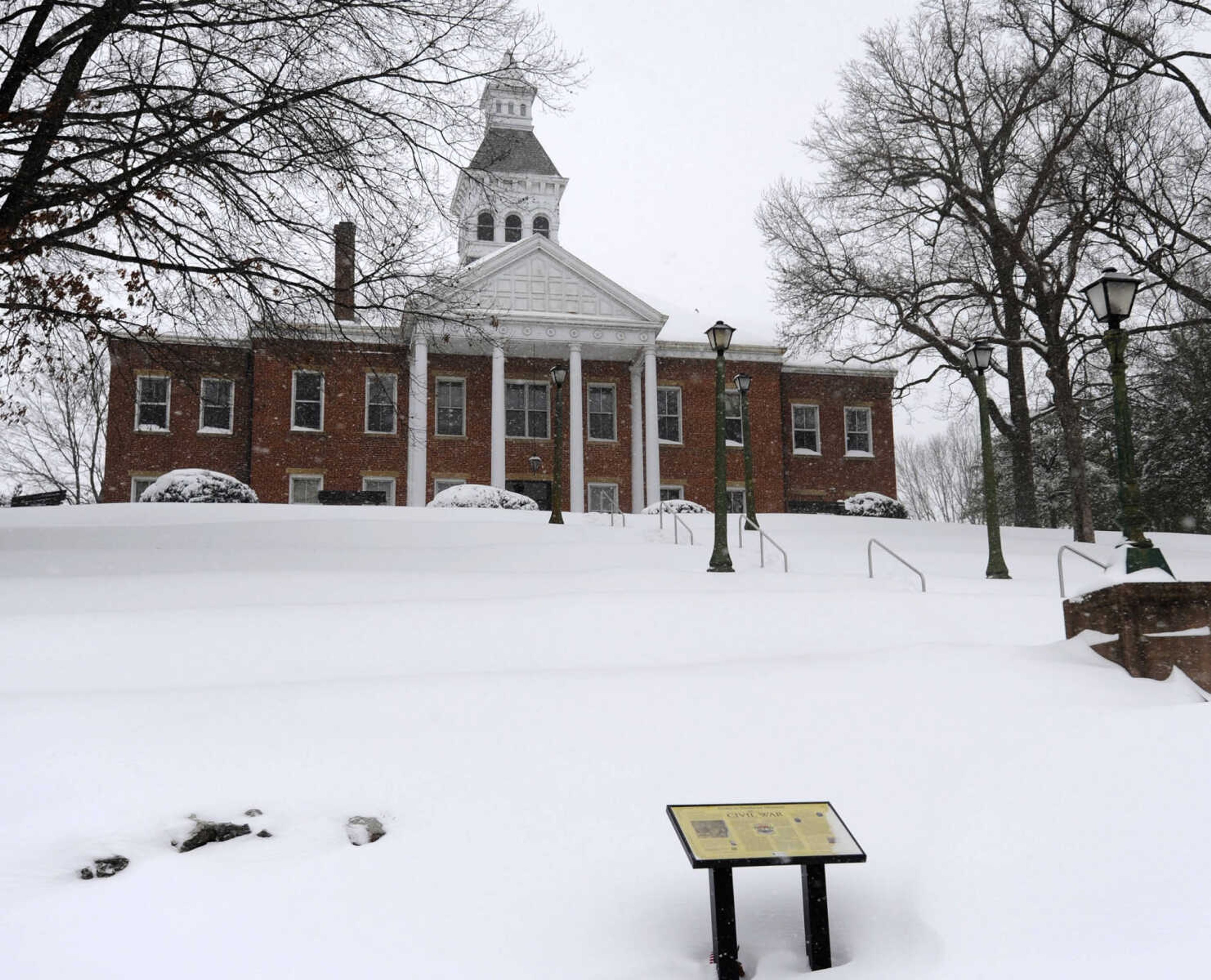 LAURA SIMON ~ lsimon@semissourian.com

Snow covers the terraced hillside of the Common Pleas Courthouse Monday morning, Feb. 16, 2015, in Cape Girardeau.