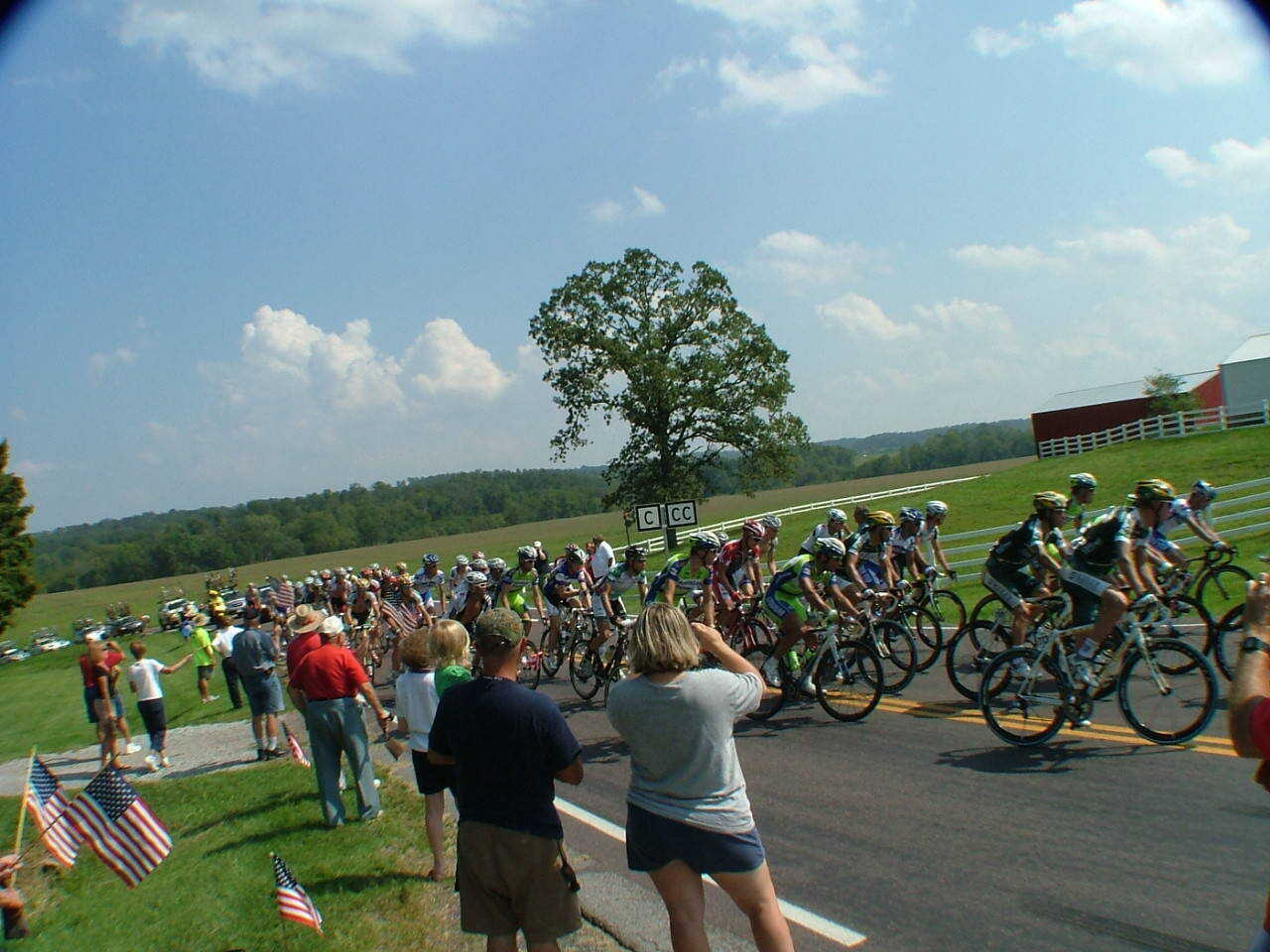 The main pack of cyclists approaches the turn onto Route C from CC near New Wells.