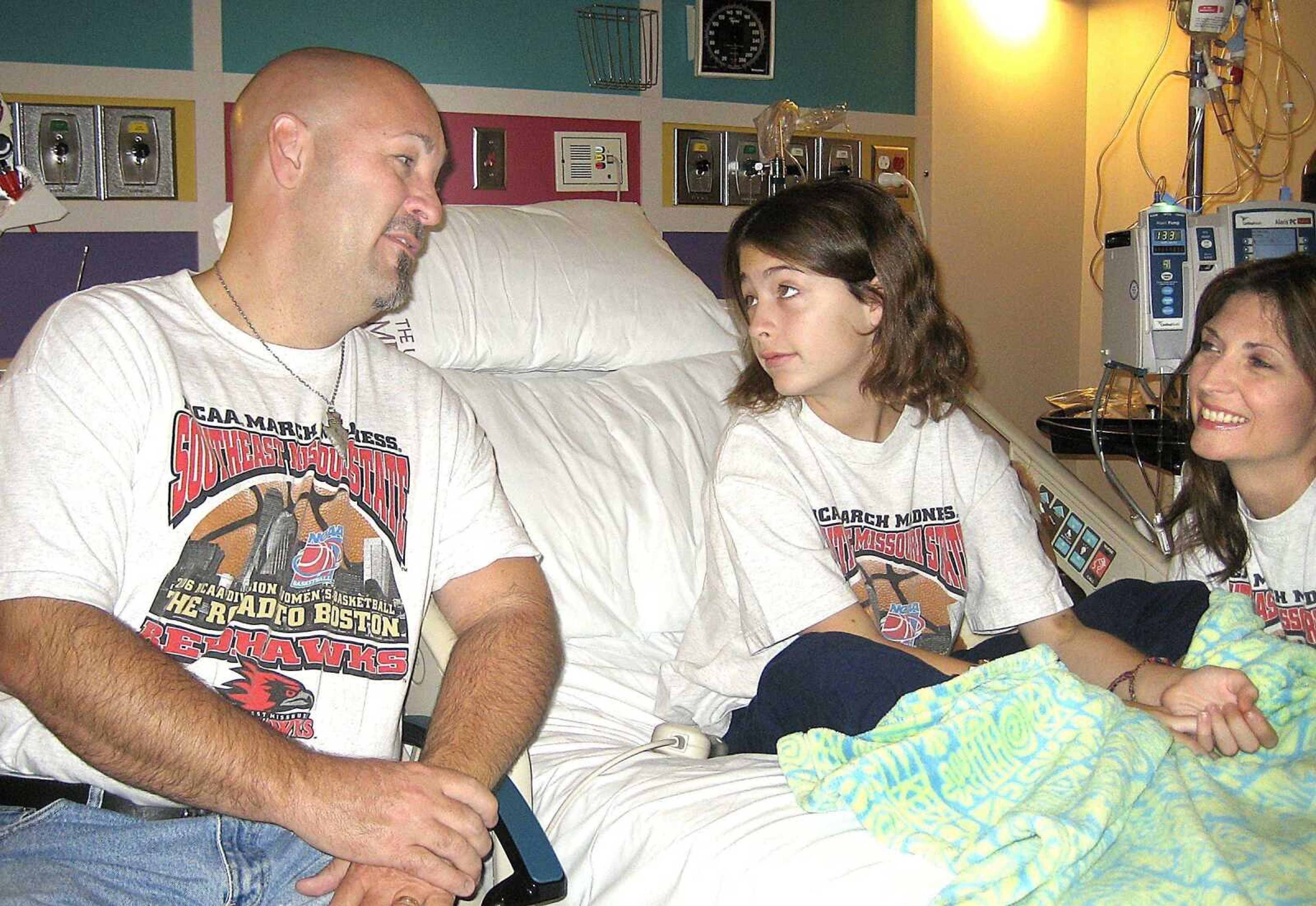 Shannon Aldridge, left, of Cape Girardeau, chatted with daughter Sahara, center, as mom Amy looked on at the M.D. Anderson Cancer Center in Houston in this Sept. 1, 2006, photo.  Sahara died Monday. (HEATH HAMILTON &#149; photos@semissourian.com)