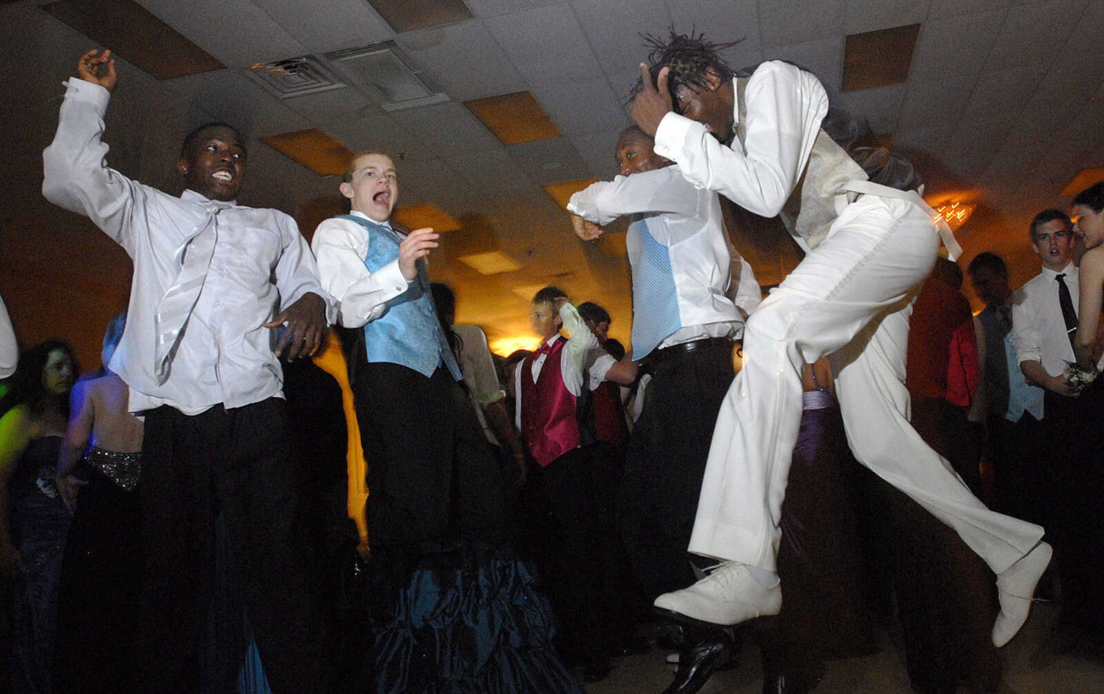 LAURA SIMON~lsimon@semissourian.com
Cape Central High School "Arabian Nights" Prom May 1, 2010.