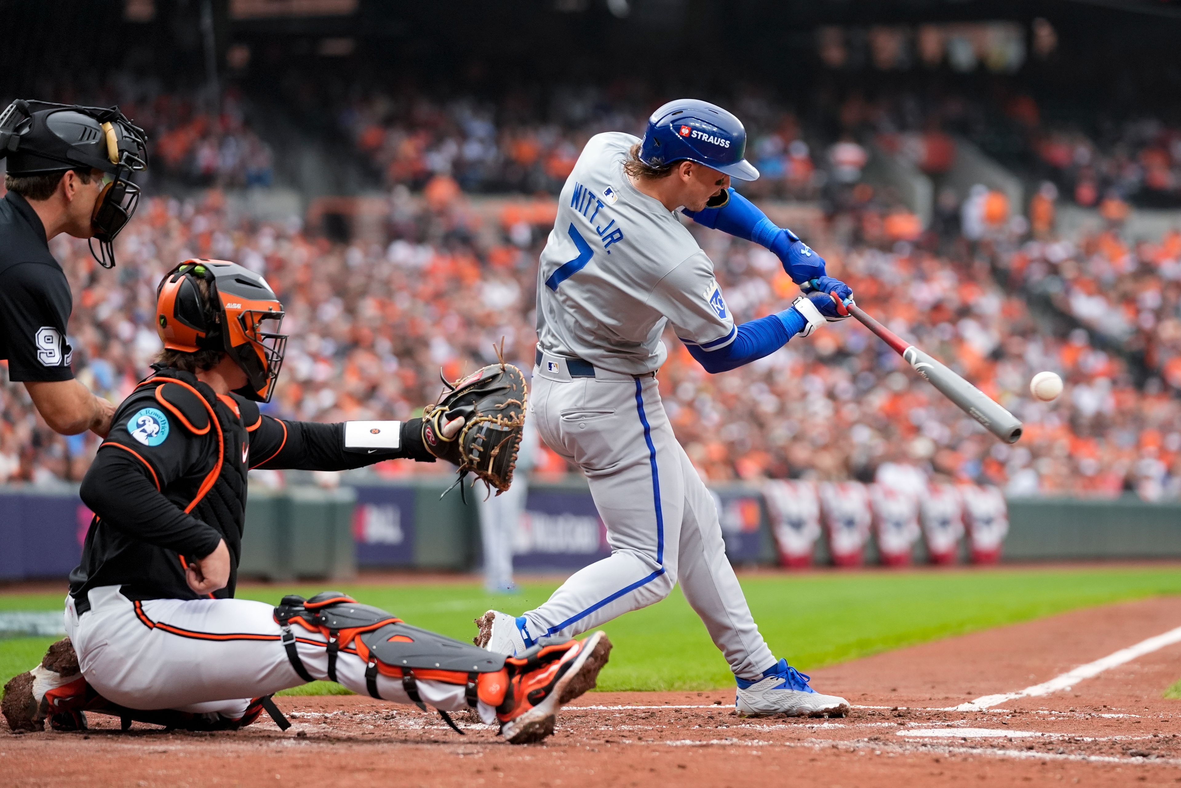 Witt gets another big hit to send the Royals into the ALDS with a 2-game sweep of the Orioles