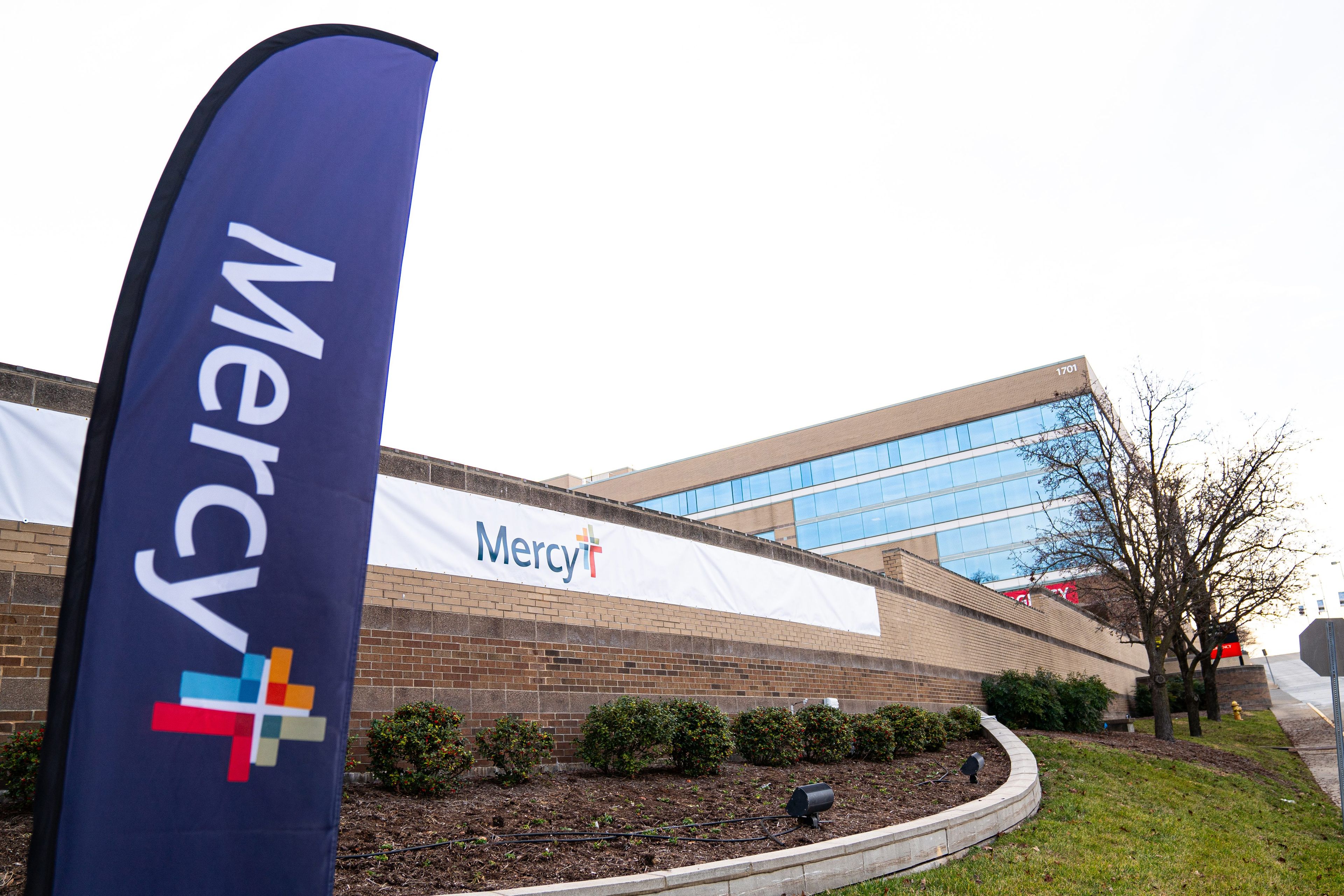 Mercy Southeast will end its contract with Anthem Blue Cross Blue Shield at the end of this year if negotiations cannot produce an agreement.