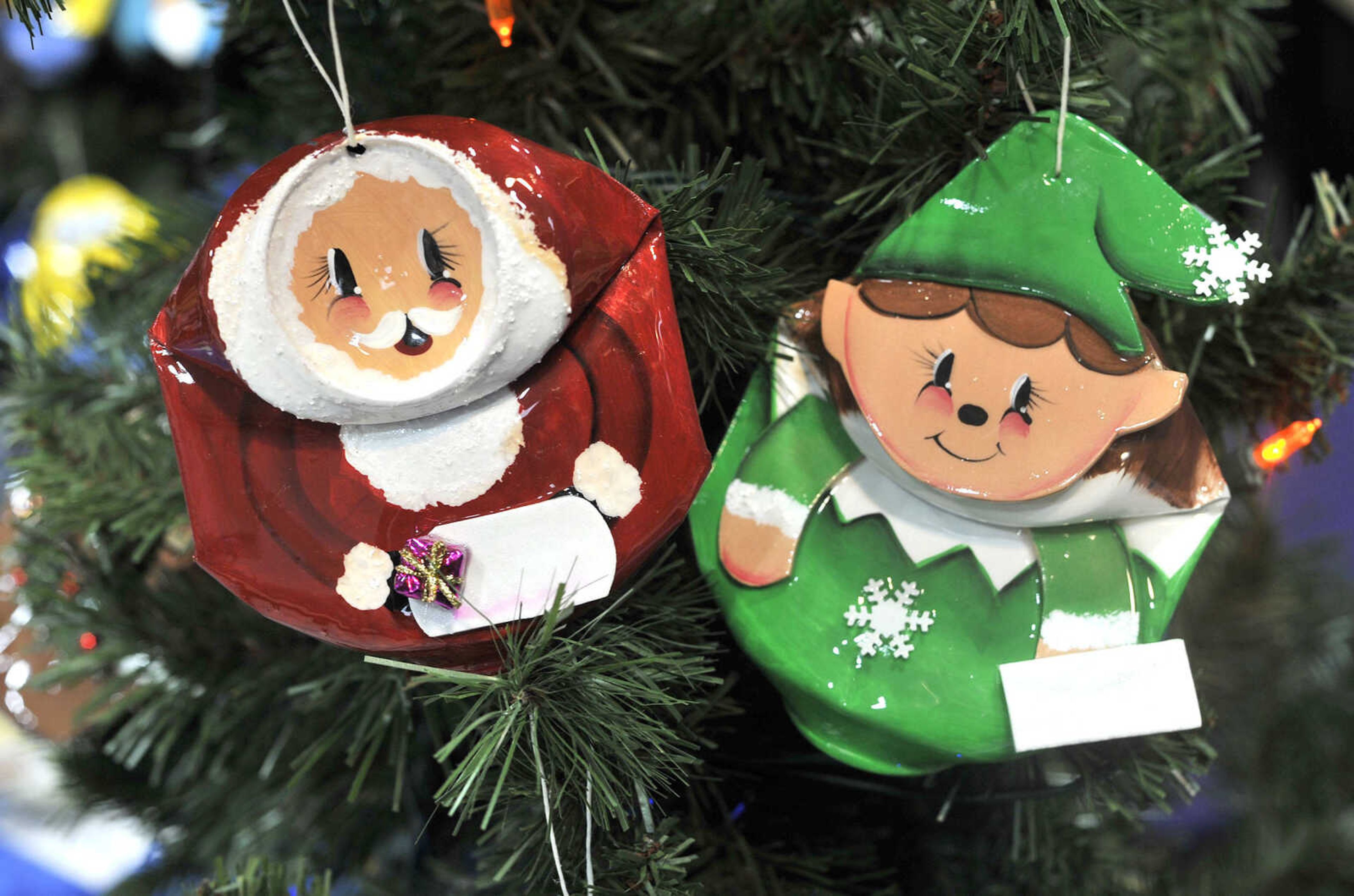 FRED LYNCH ~ flynch@semissourian.com
Christmas tree ornaments made from aluminum cans by Sandy Cooper are seen Saturday, Nov. 18, 2017 at the Christmas Arts & Crafts Extravaganza in the Osage Centre.