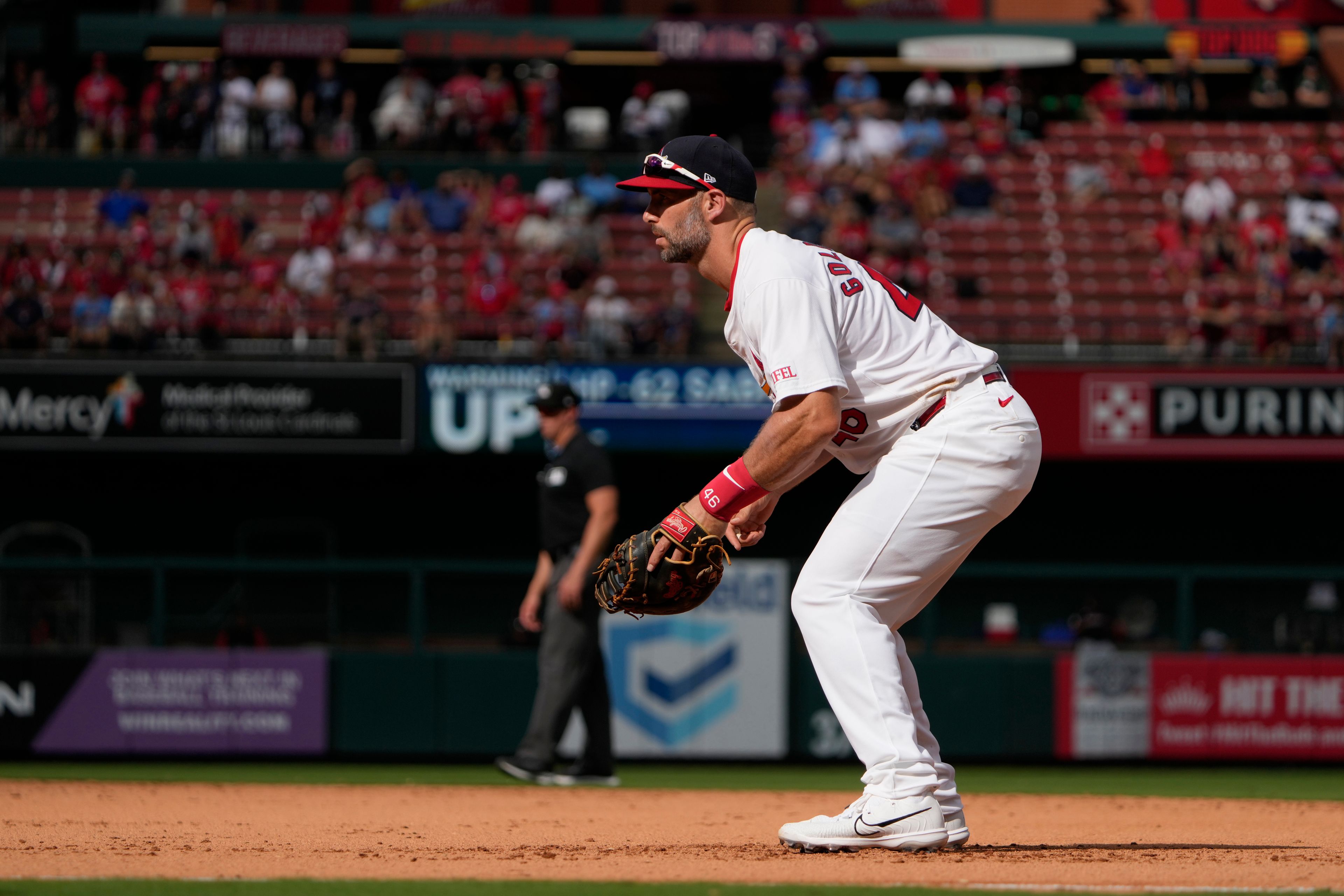 St. Louis Cardinals first baseman Paul Goldschmidt takes up his position during the ninth inning of a baseball game against the Cleveland Guardians Sunday, Sept. 22, 2024, in St. Louis. (AP Photo/Jeff Roberson)