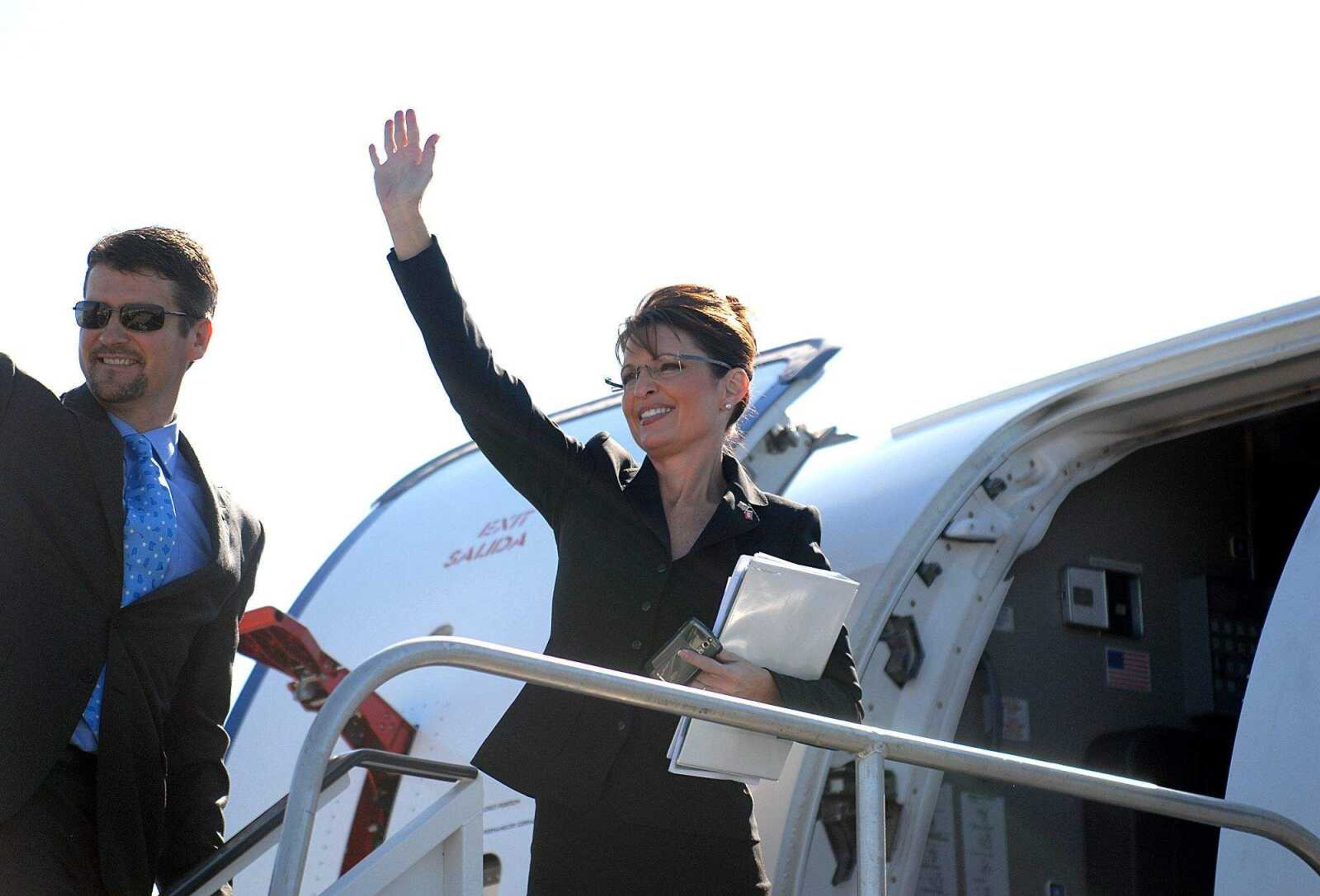 AARON EISENHAUER ~ aeisenhauer@semissourian.com
Sarah Palin and her husband Todd Palin wave goodbye before leaving Cape.