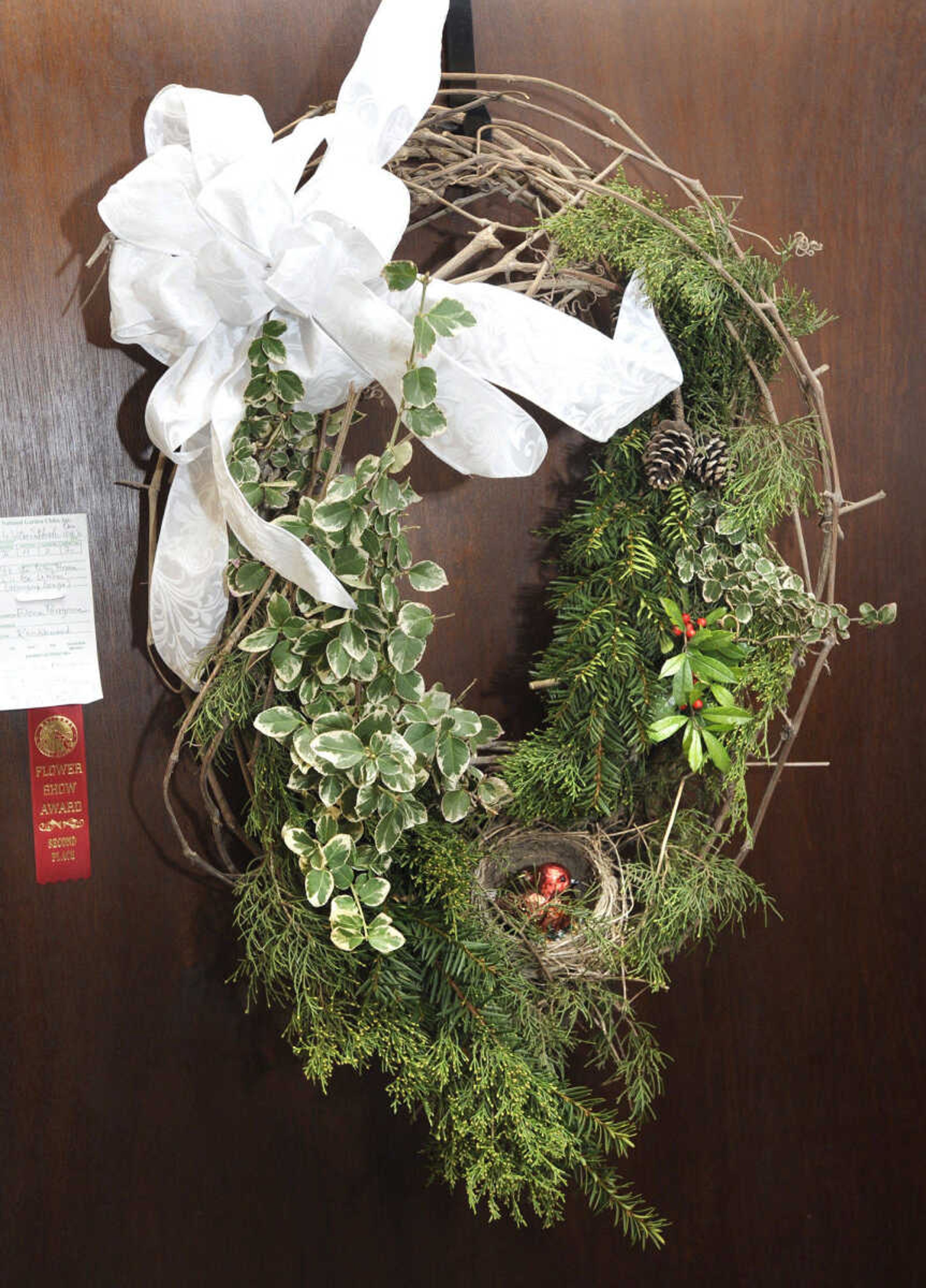 Hanging design by Elena Perryman, Ramblewood Garden Club, second place.