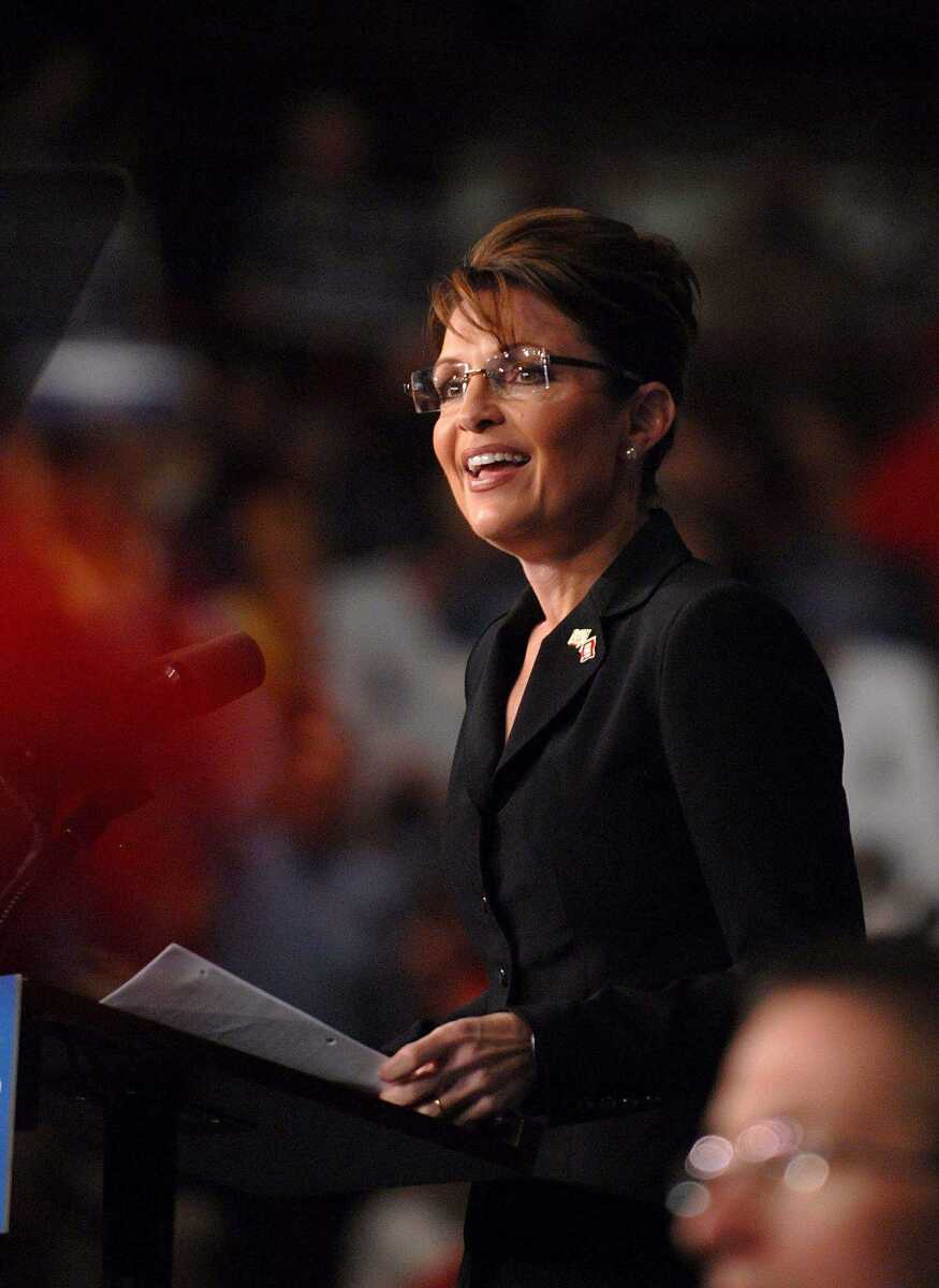 AARON EISENHAUER ~ aeisenhauer@semissourian.com
Sarah Palin talks to supporters from the stage.