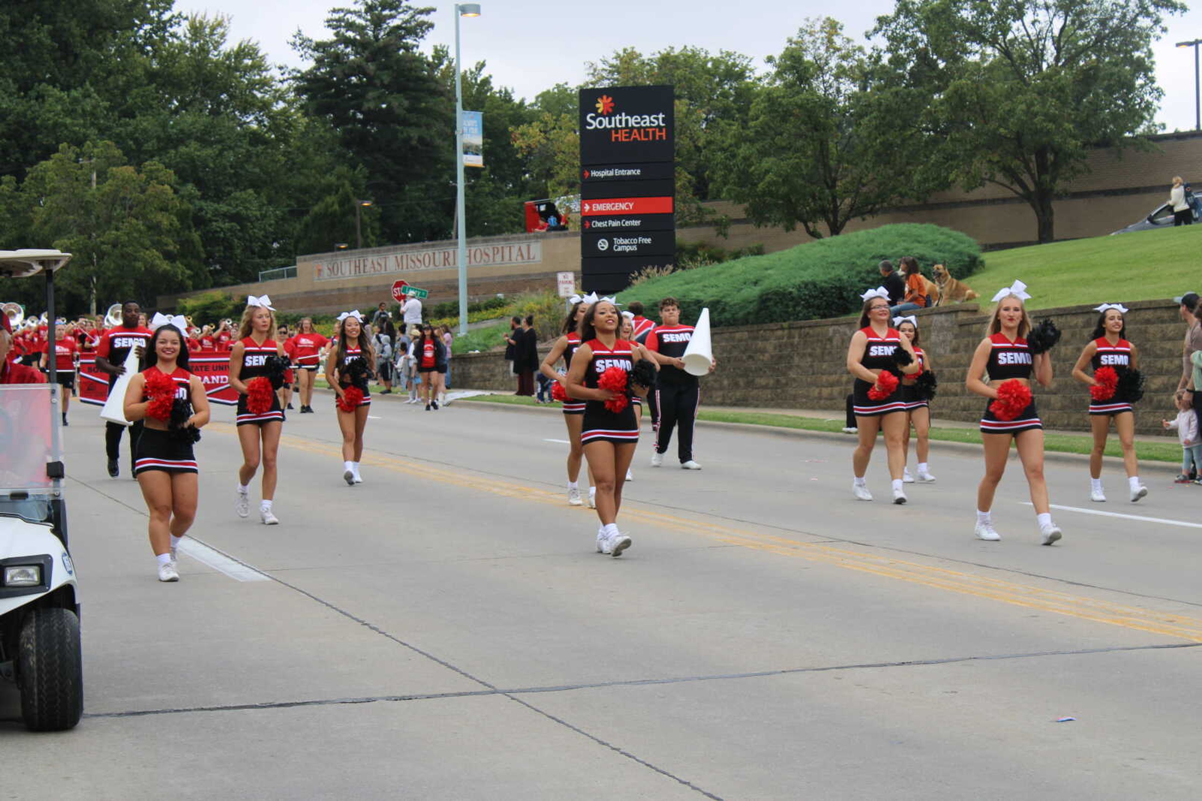 Southeast Missouri cheerleaders lead cheers as they walk through the parade.&nbsp;