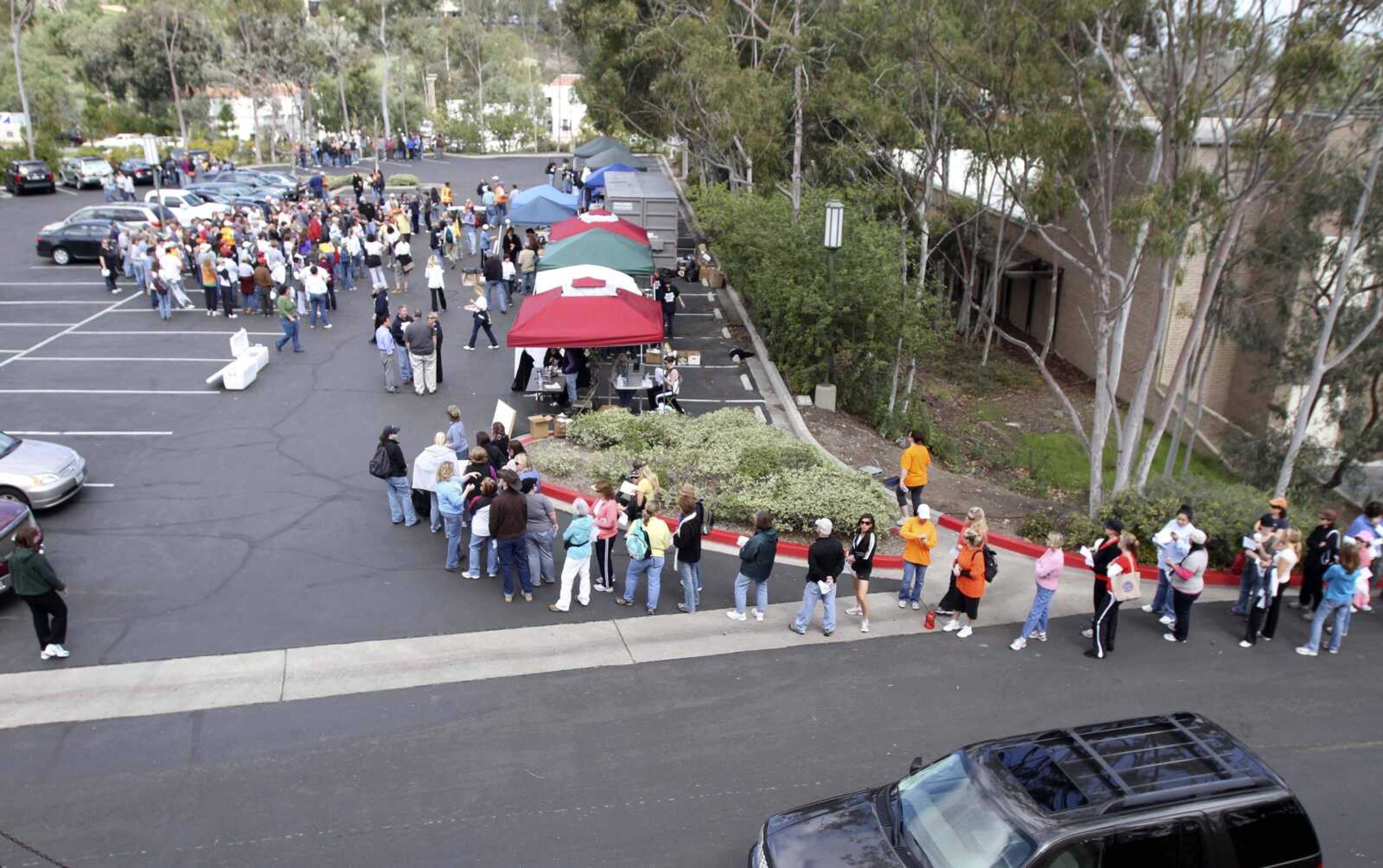 Volunteers stand in line waiting to register at the search center for missing teenager Chelsea King Tuesday March 2, 2010 in San Diego. (AP Photo/Lenny Ignelzi)