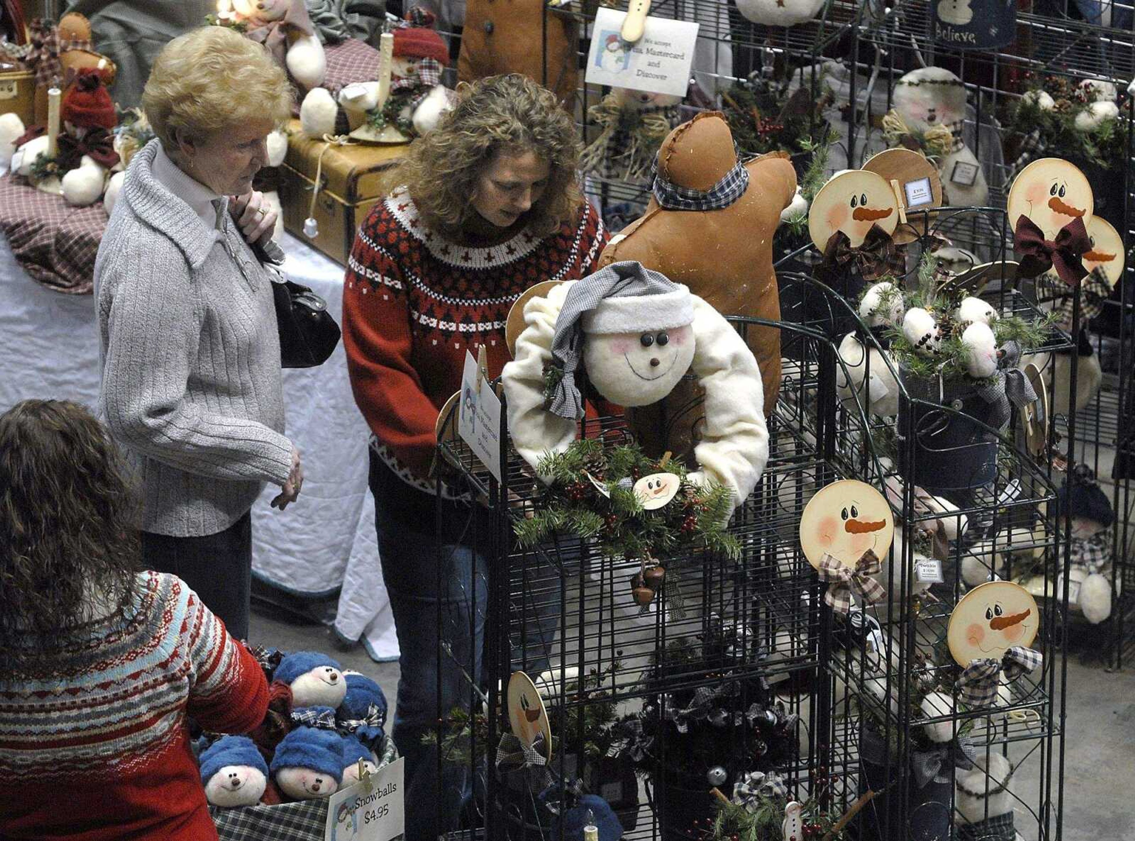 FRED LYNCH ~ flynch@semissourian.com
People browse at the Christmas Arts and Crafts Extravaganza at the Show Me Center.