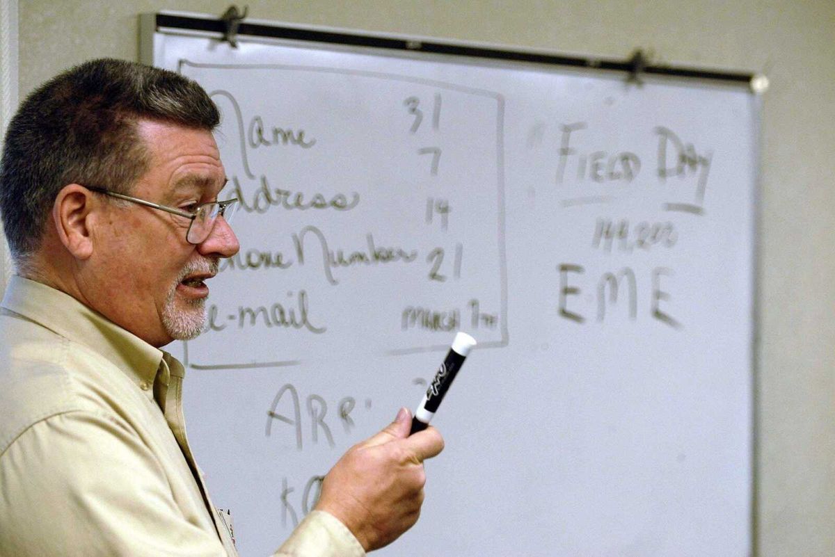 Learning the radio ropes: Class offers lessons on amateur ra...