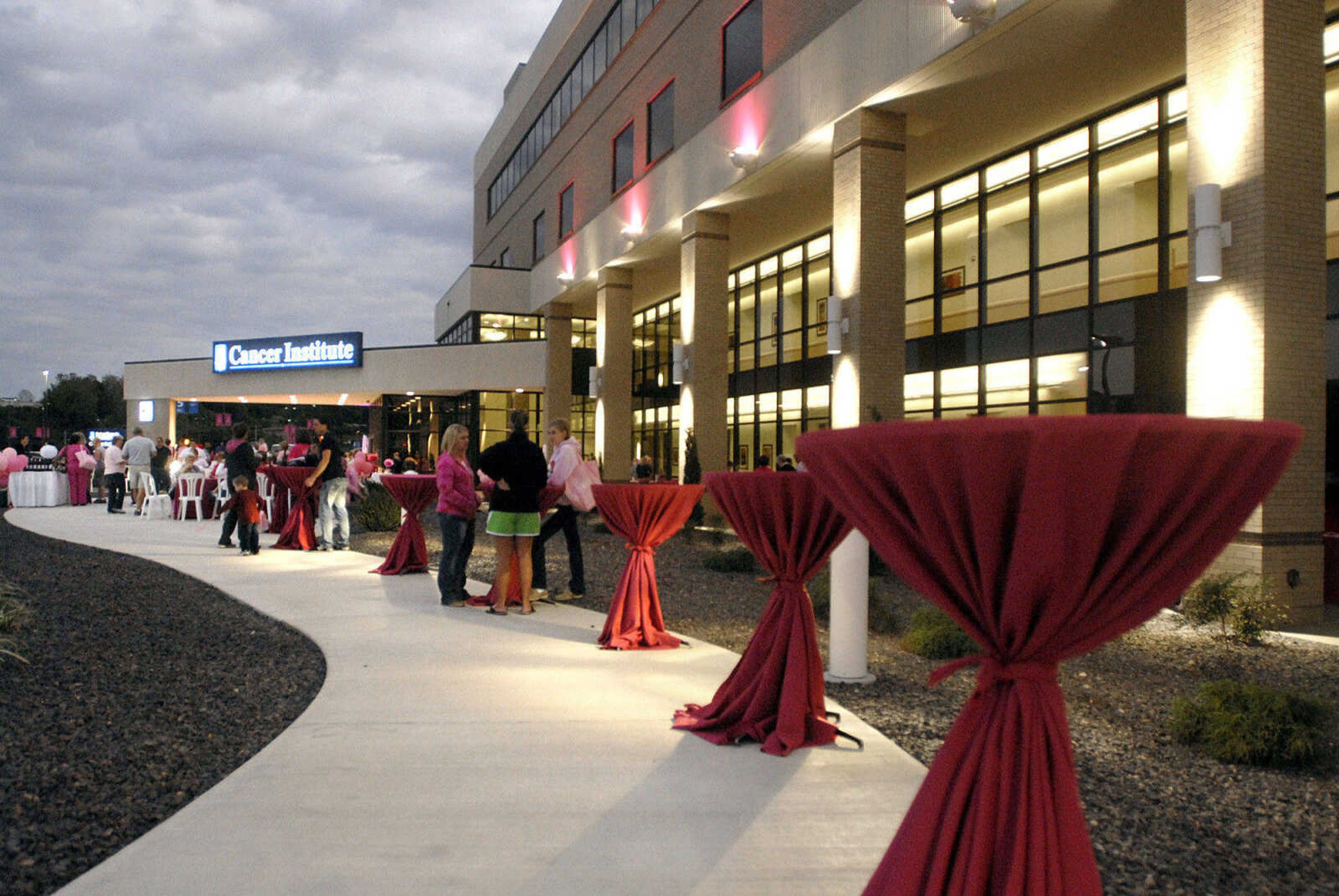 LAURA SIMON ~ lsimon@semissourian.com
Around 300 people line the outside of the Cancer Institute which is highlighted with pink lights during the Pink Up Cape celebration Wednesday, September 28, 2011 at Saint Francis Medical Center in Cape Girardeau. The celebration kicks off Breast Cancer Awareness Month. Saint Francis Medical Center's Pink Up Cape is a breast cancer awareness campaign and the funds benefit Dig for Life which provides free mammograms to local women who could otherwise not afford to have one.