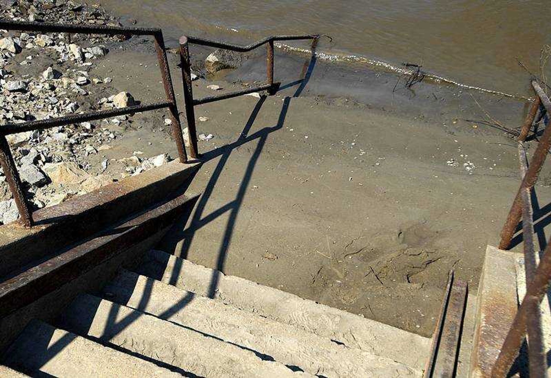 AARON EISENHAUER ~ aeisenhauer@semissourian.com
Stairs to the river at Trail of Tears State Park are covered in mud left by floodwaters on Wednesday, July 16, 2008.