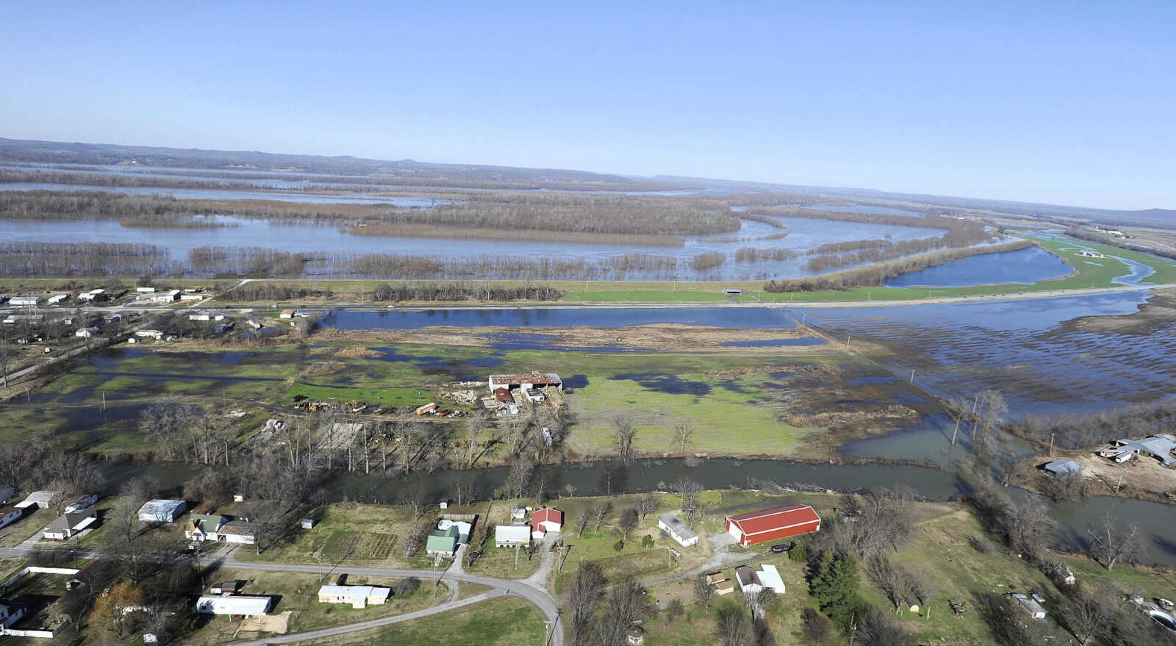 LAURA SIMON ~ lsimon@semissourian.com

Floodwater is seen in Southern Illinois, Saturday, Jan. 2, 2016.