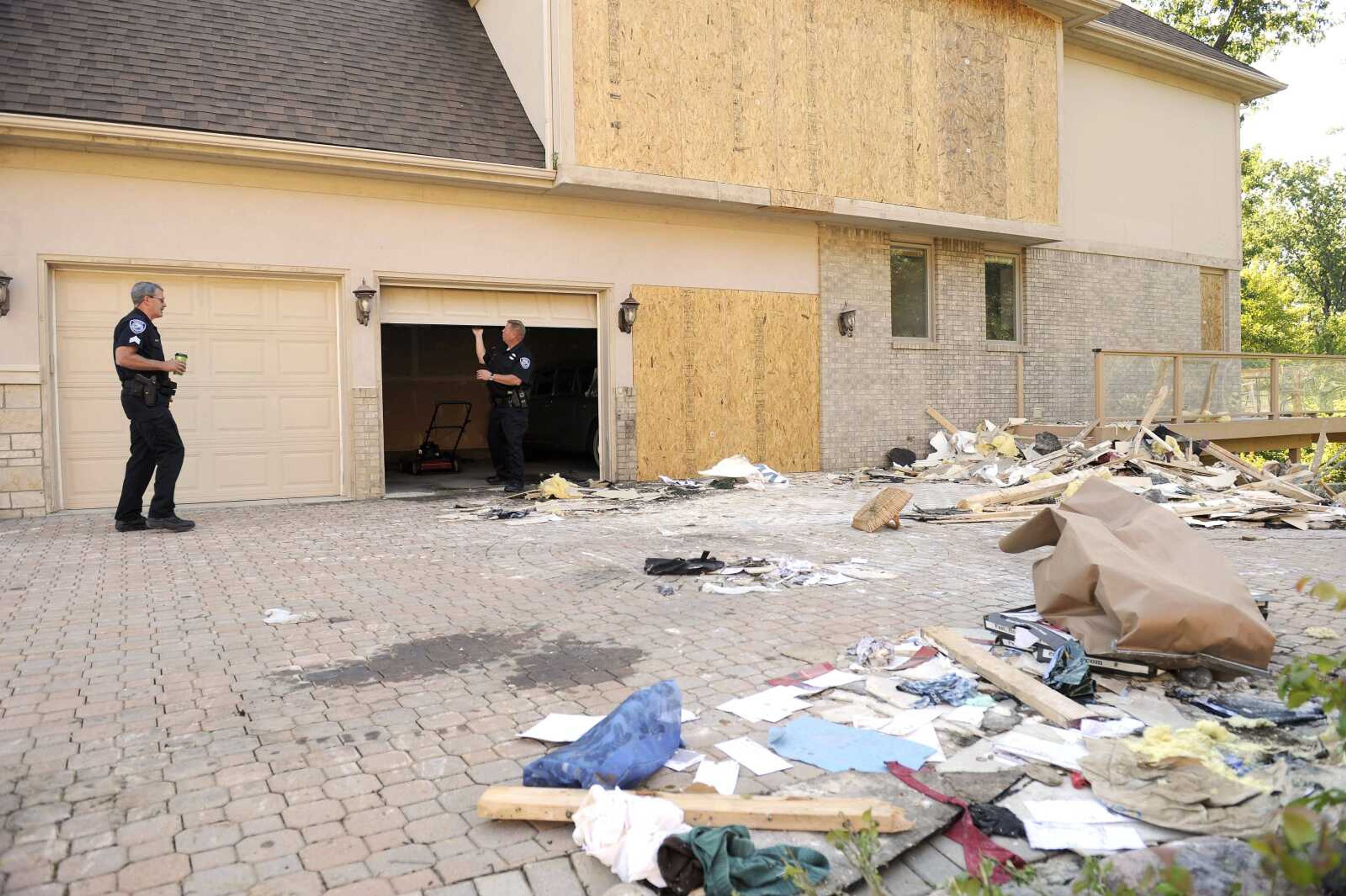 Police officers work on the scene at Tuesday in West Bloomfield, Mich., where officer Patrick O&#8217;Rourke was killed. (David Coates ~ The Detroit News)