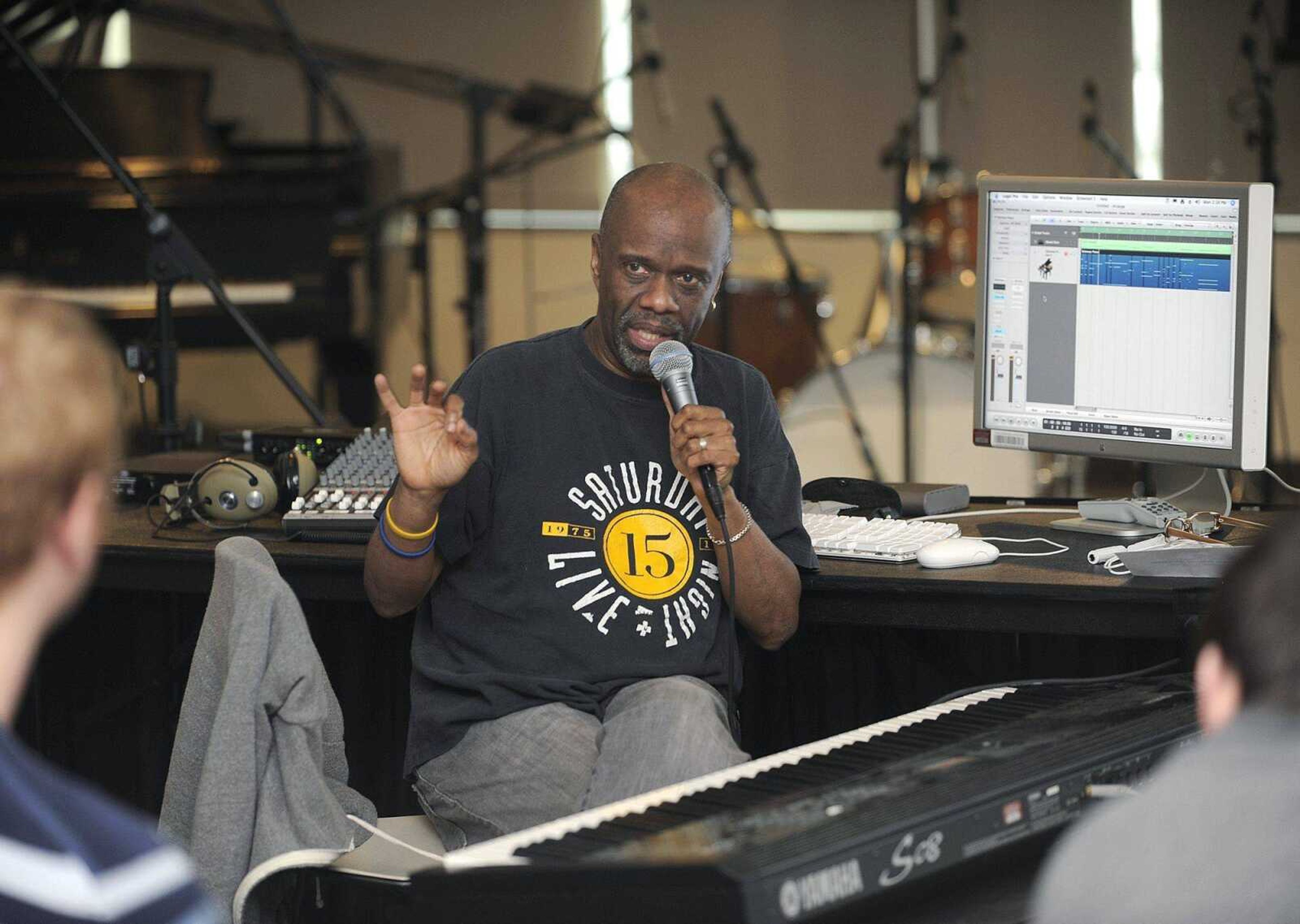 Leon Pendarvis, musical director for NBC's "Saturday Night Live," talks to Southeast Missouri State University students March 22 at the River Campus. (Fred Lynch)